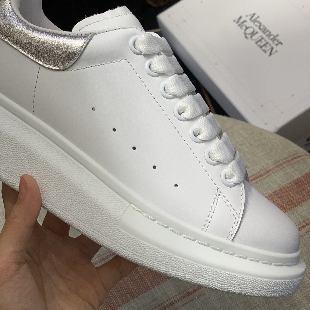 Alexander McQueen MQ silvery cowhide tail Sneakers