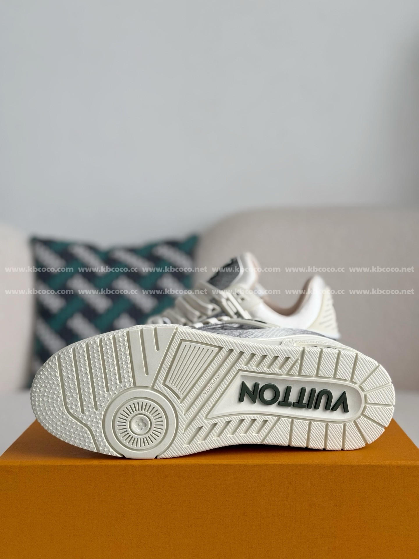 【#4541】LOUIS VUITTON TRAINER SNEAKERS