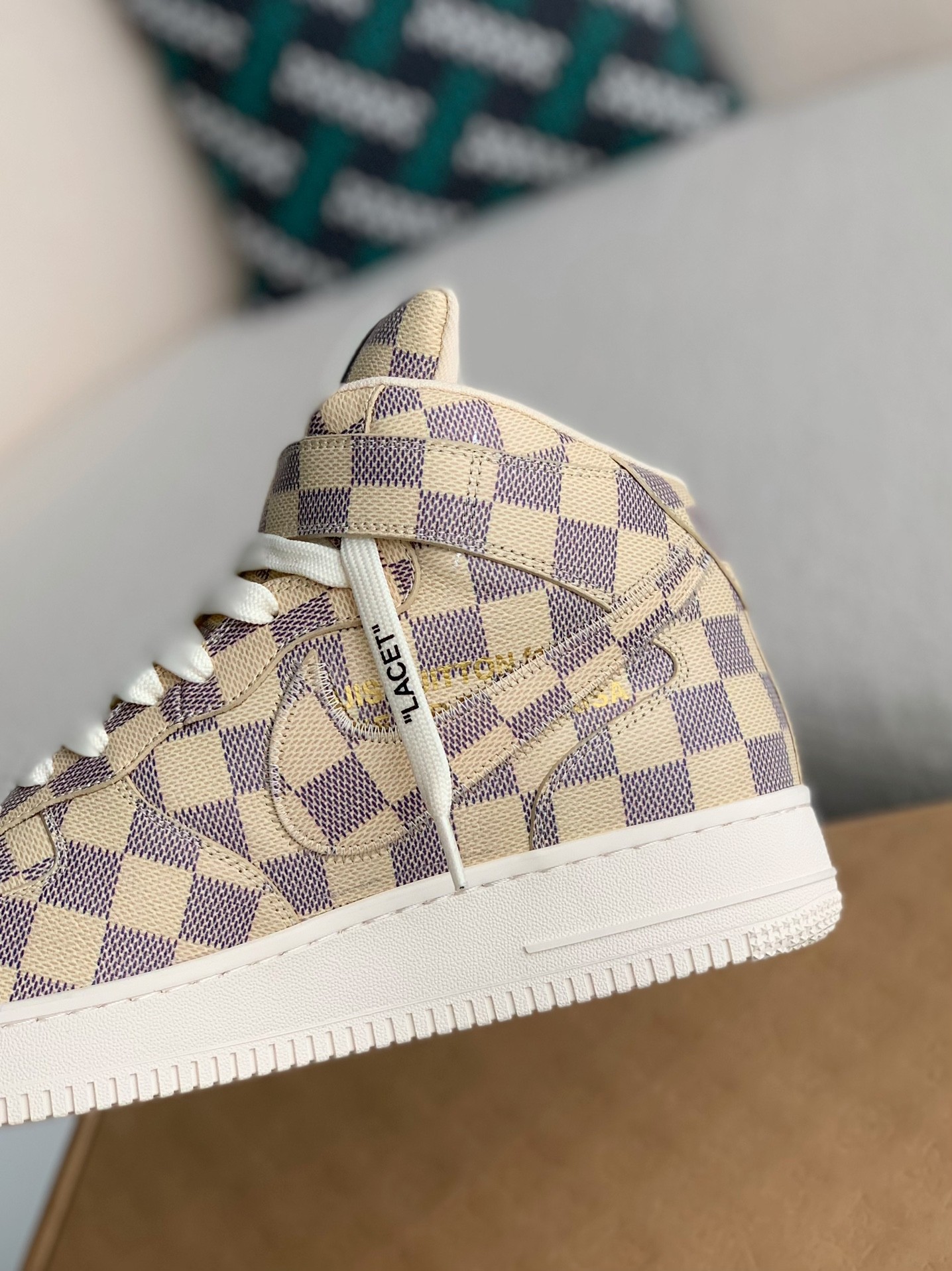 LOUIS VUITTON X NIKE AIR FORCE 1 high Sneaker