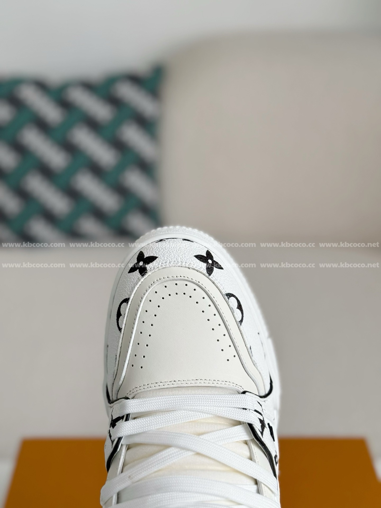 【#4636】 LOUIS VUITTON TRAINER SNEAKERS