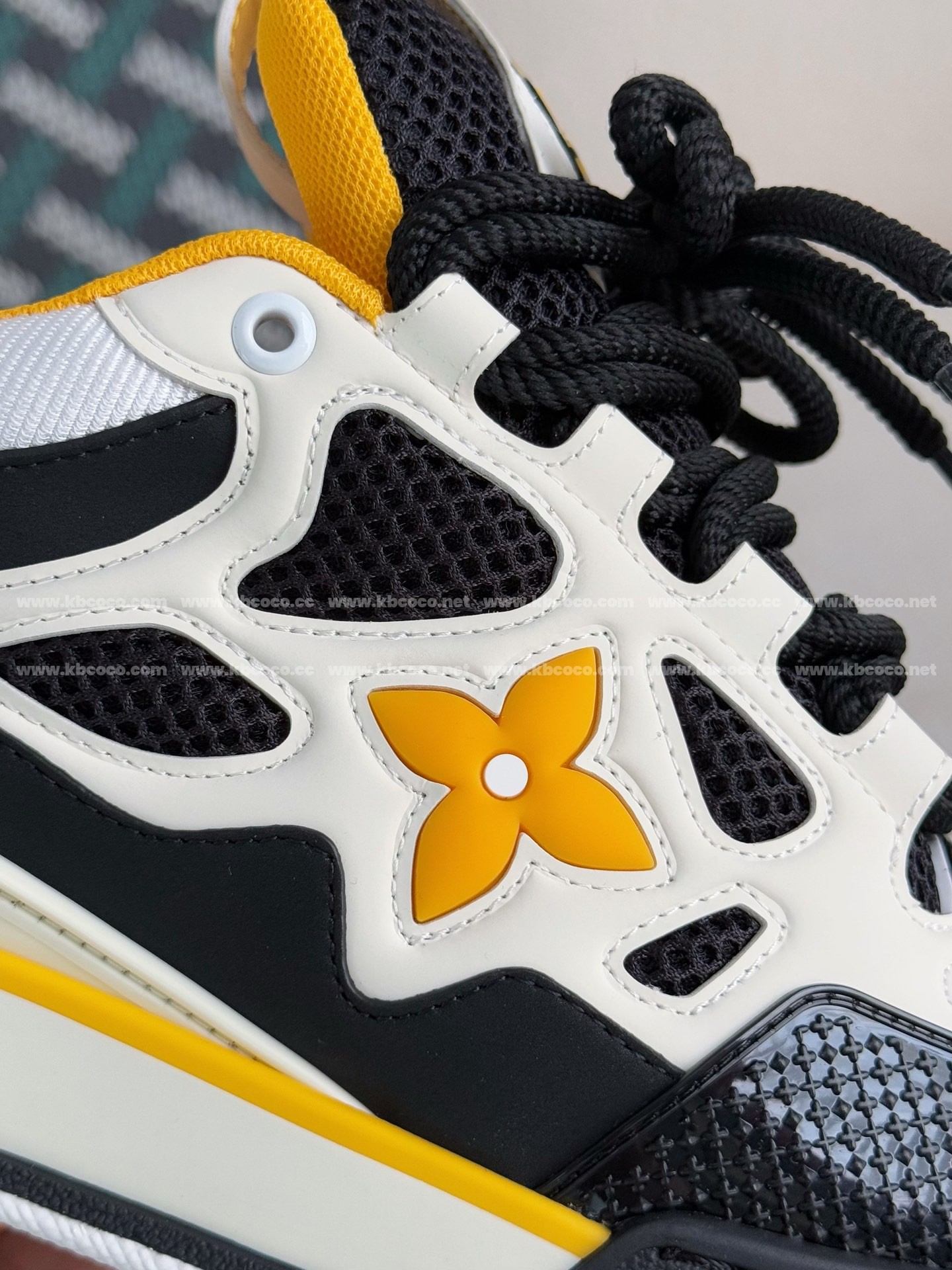 【#4016】 LOUIS VUITTON RUNNER TATIC SNEAKERS