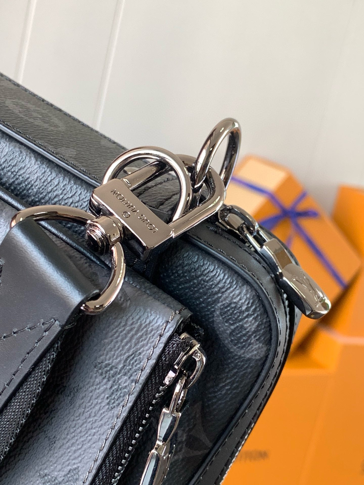 LOUIS VUITTON Trio messenger bag M69443