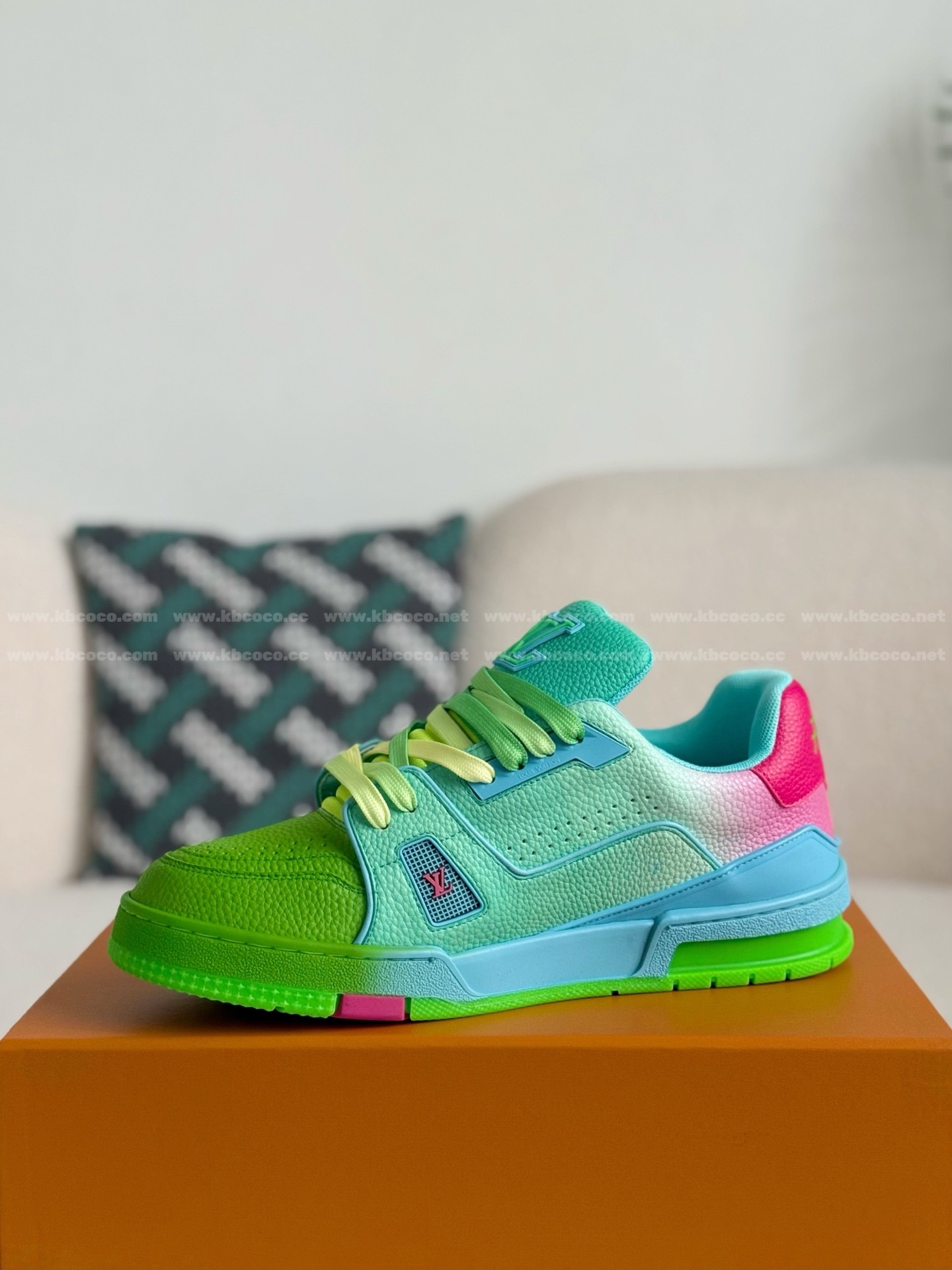 【#5680】 LOUIS VUITTON TRAINER SNEAKERS