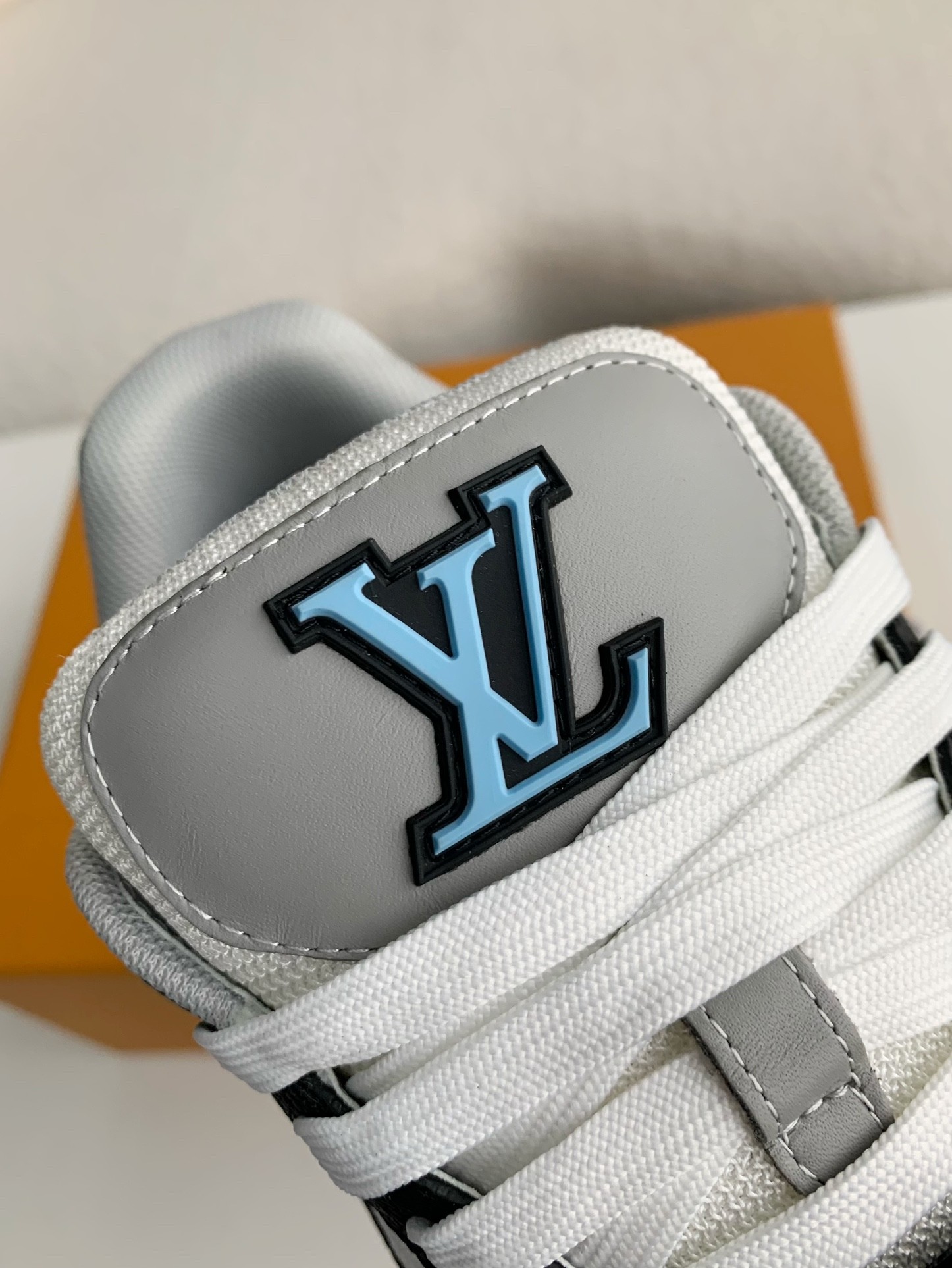 LOUIS VUITTON SNEAKERS