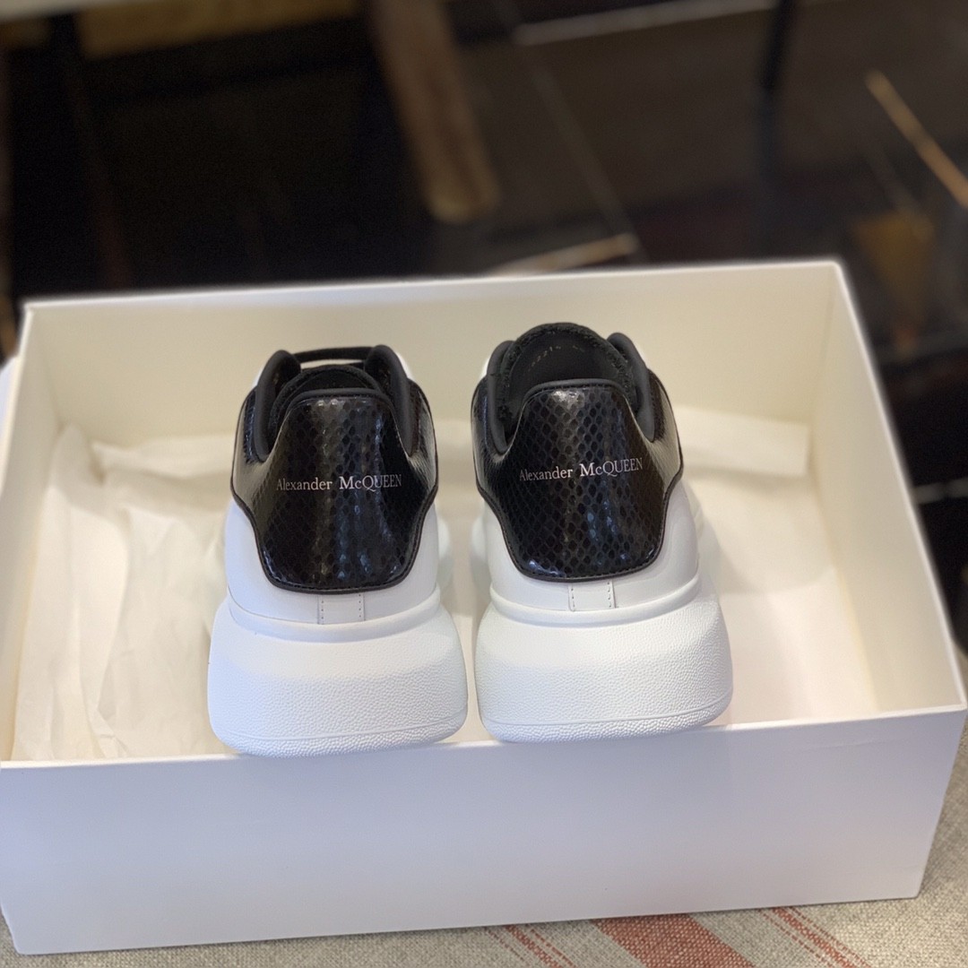 Alexander McQueen MQ Black snake-grain patternTail Sneakers