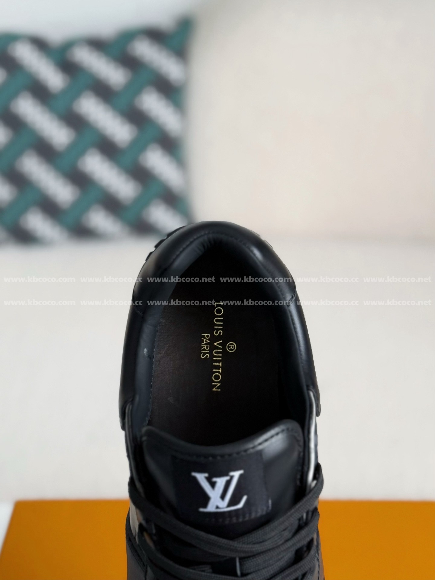 【#4676】 LOUIS VUITTON RUN AWAYCASUAL SHOES