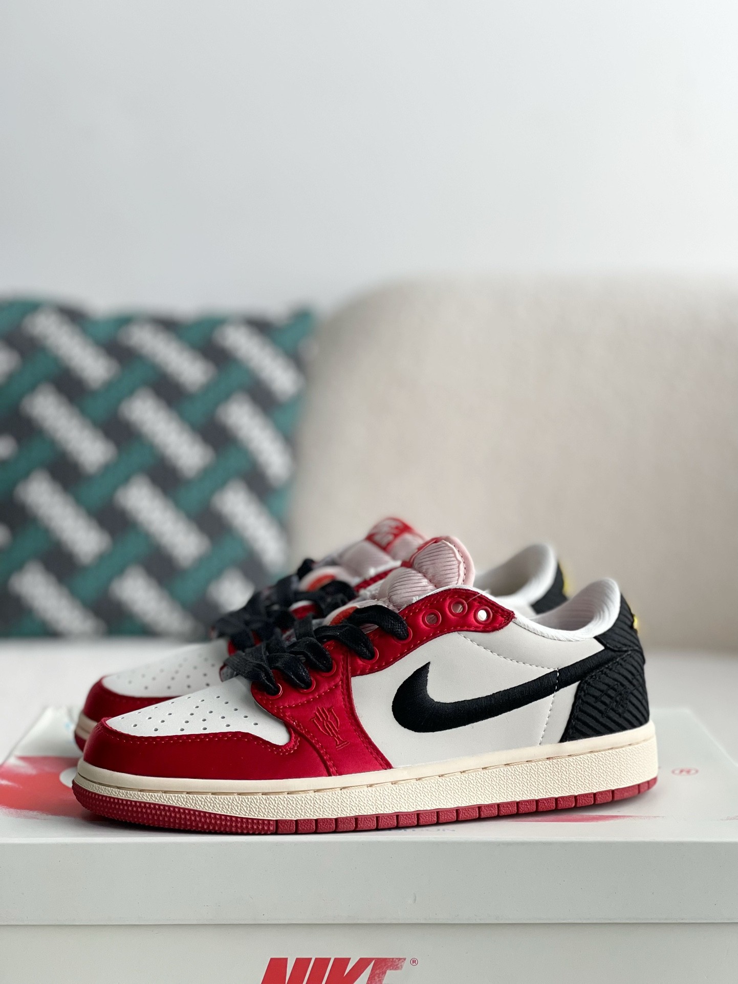 Trophy Room x Jordan Air Jordan 1 LowGolf Sneakers