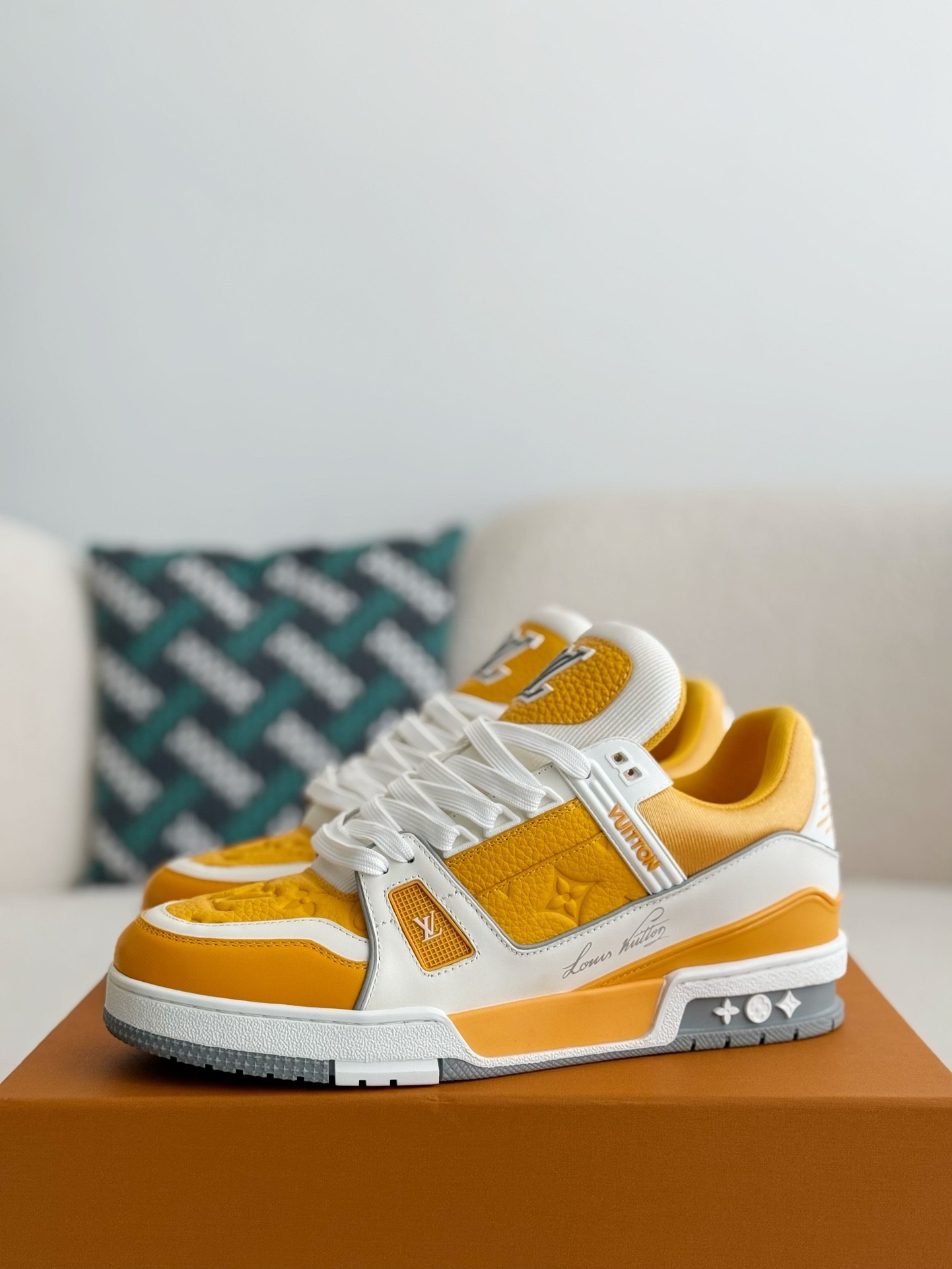 [#3889I LOUIS VUITTON TRAINER SNEAKERS
