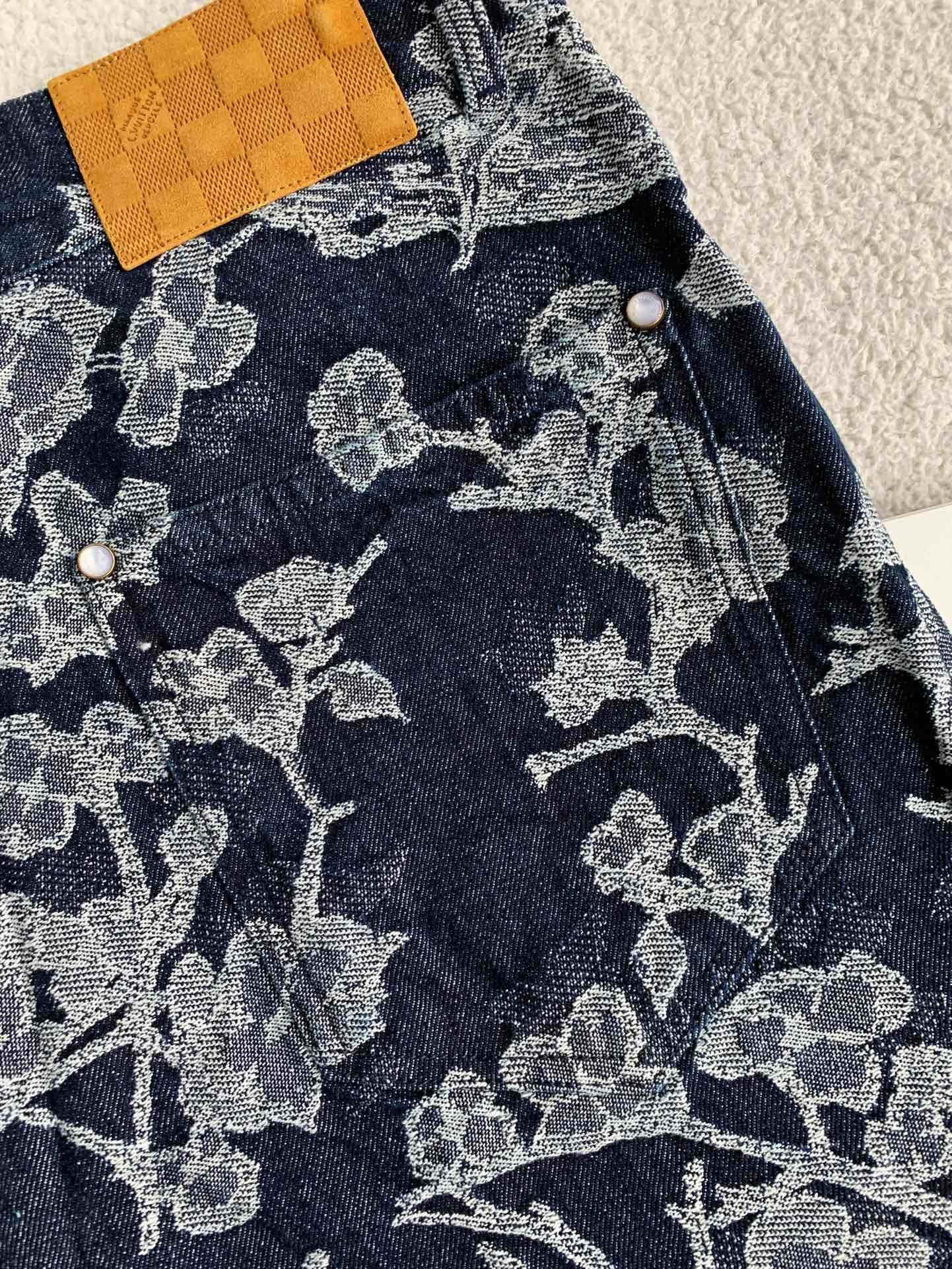 LOUlS VUITTON Jean shorts