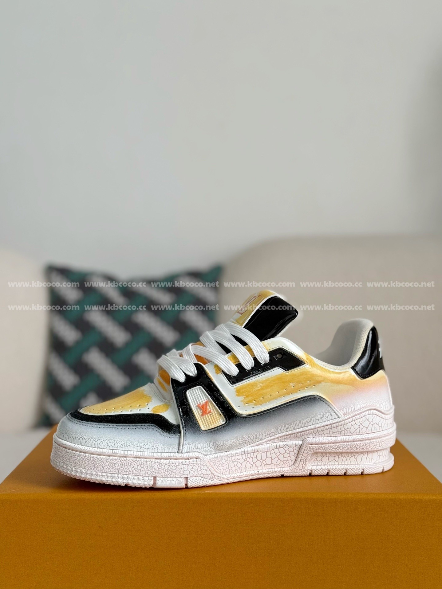 【#4493】 LOUIS VUITTON TRAINER SNEAKERS