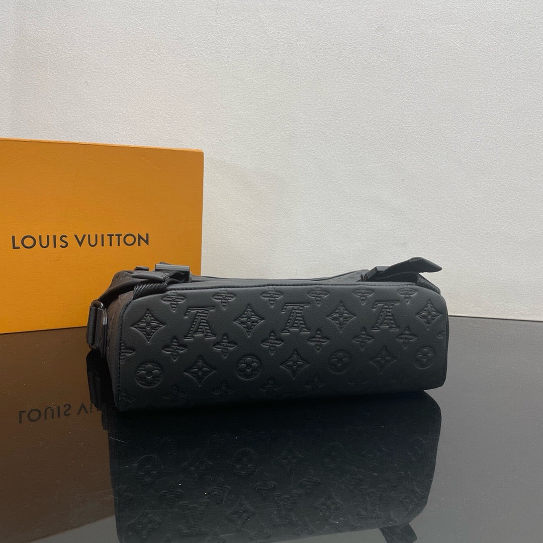 LOUIS VUITTON Messenger Voyager PM Crossbody bag/top quality M25121