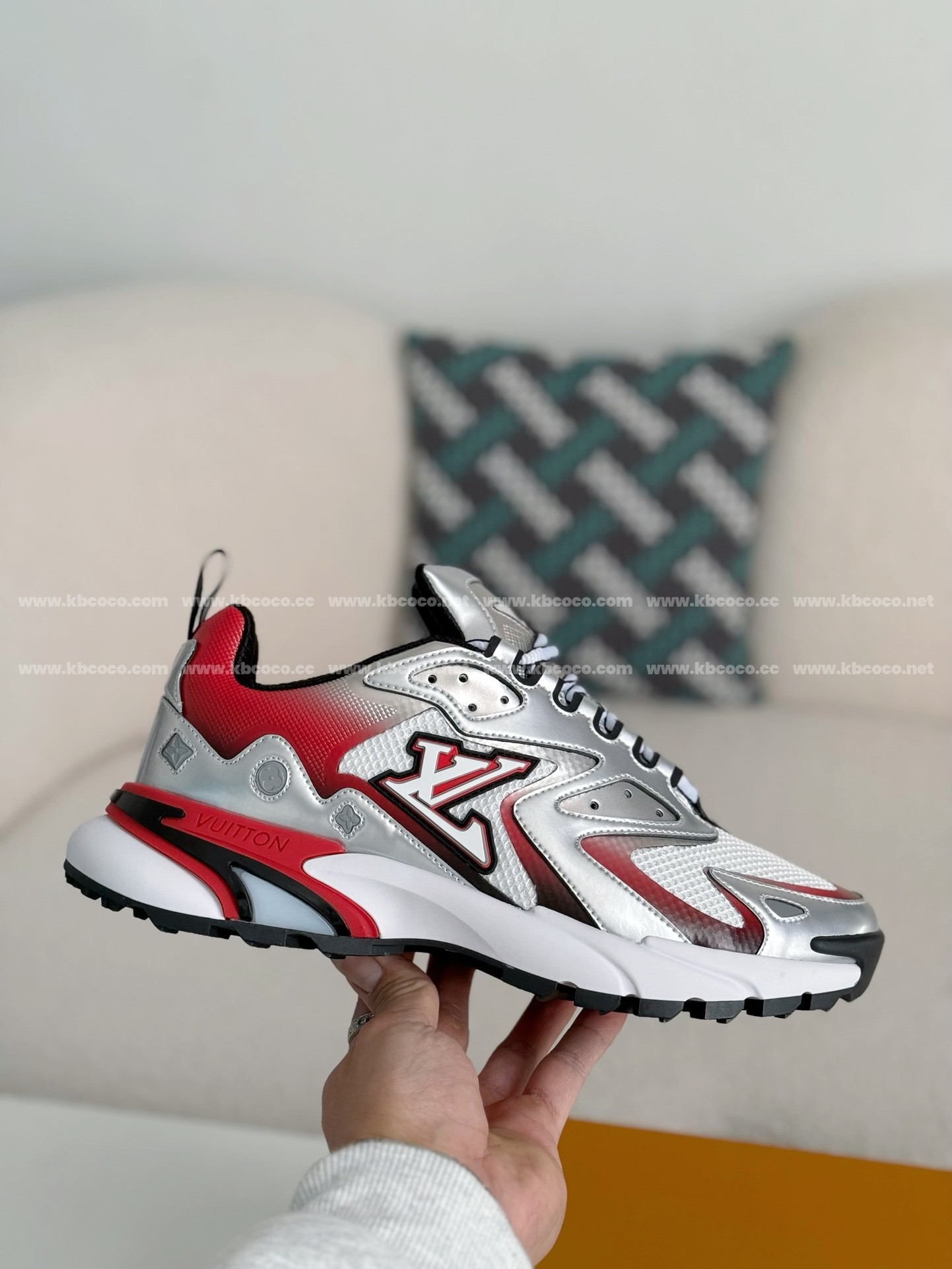 【#4187】 LOUIS VUITTON RUNNER SNEAKERS