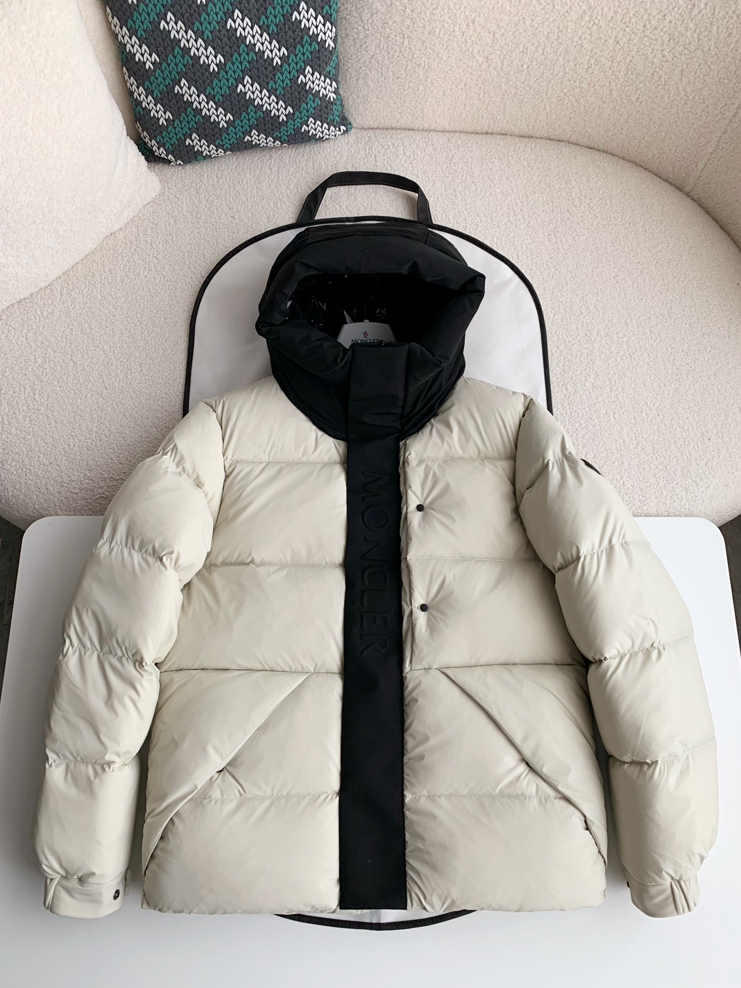 【#2343】Moncler Montbeliard down jacket