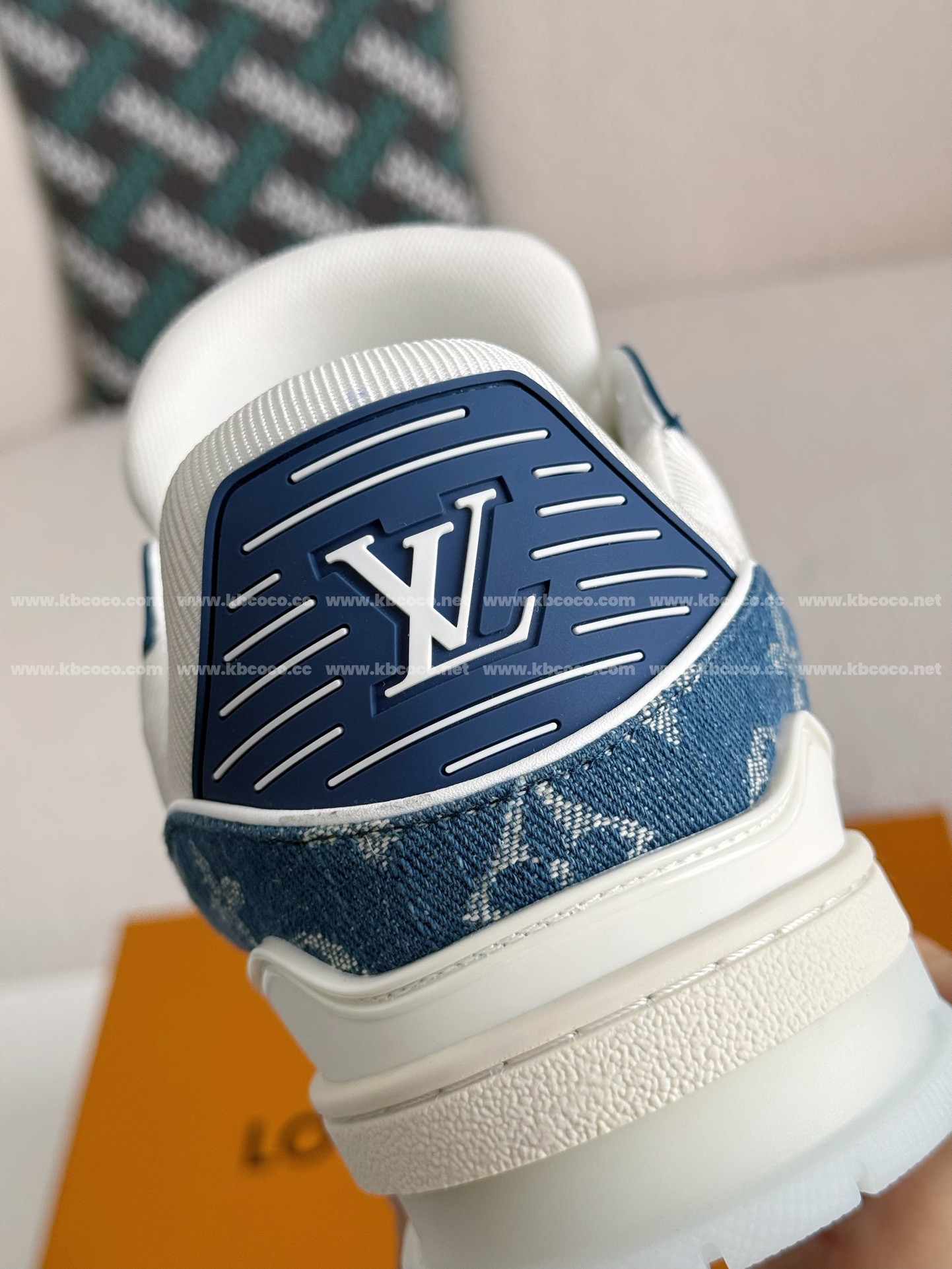 【#4115】 LOUIS VUITTON RUNNER TATIC SNEAKERS