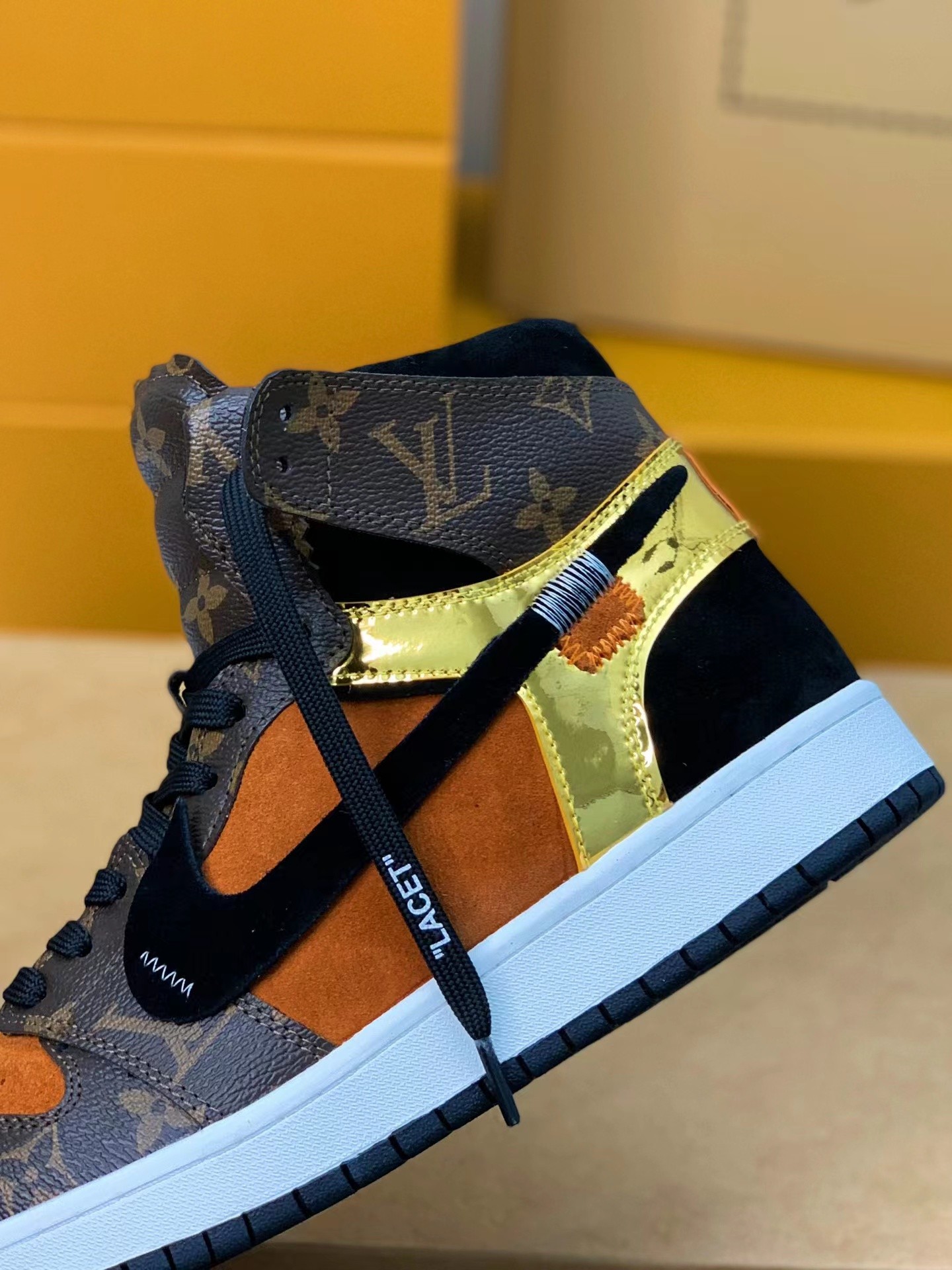 LOUIS VUITTON x NIKE AIR FORCE 1 Sneaker High-tops