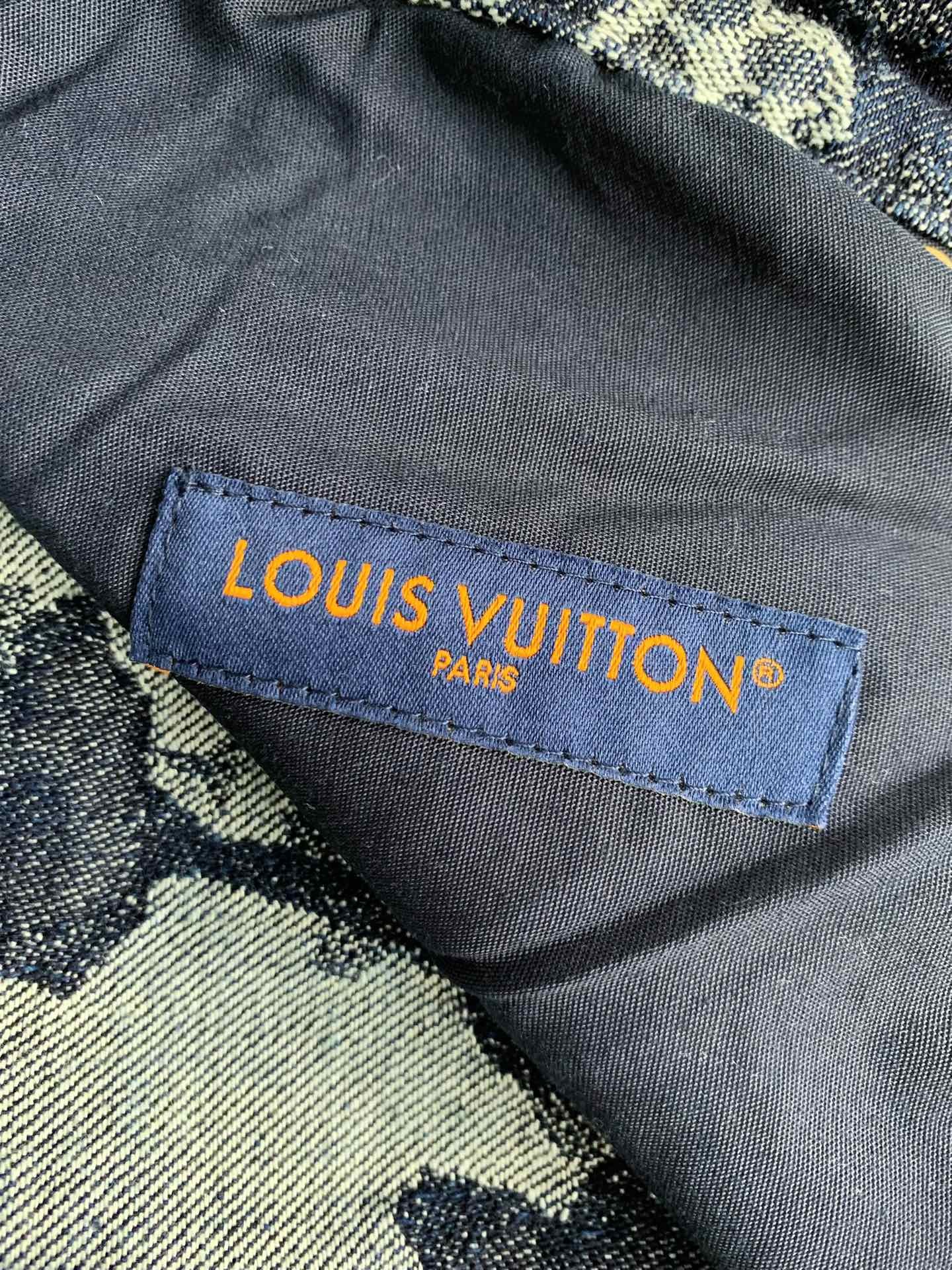 LOUlS VUITTON Jean shorts
