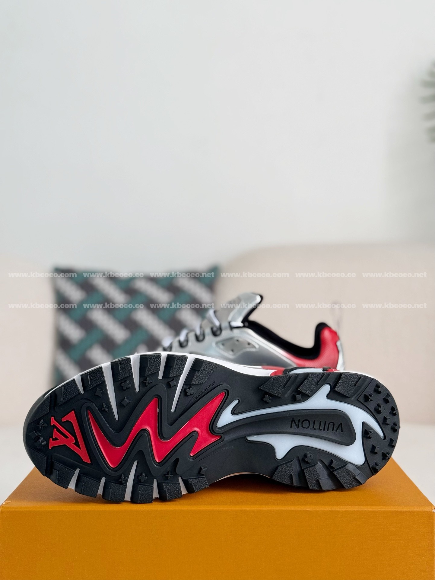 【#4187】 LOUIS VUITTON RUNNER SNEAKERS