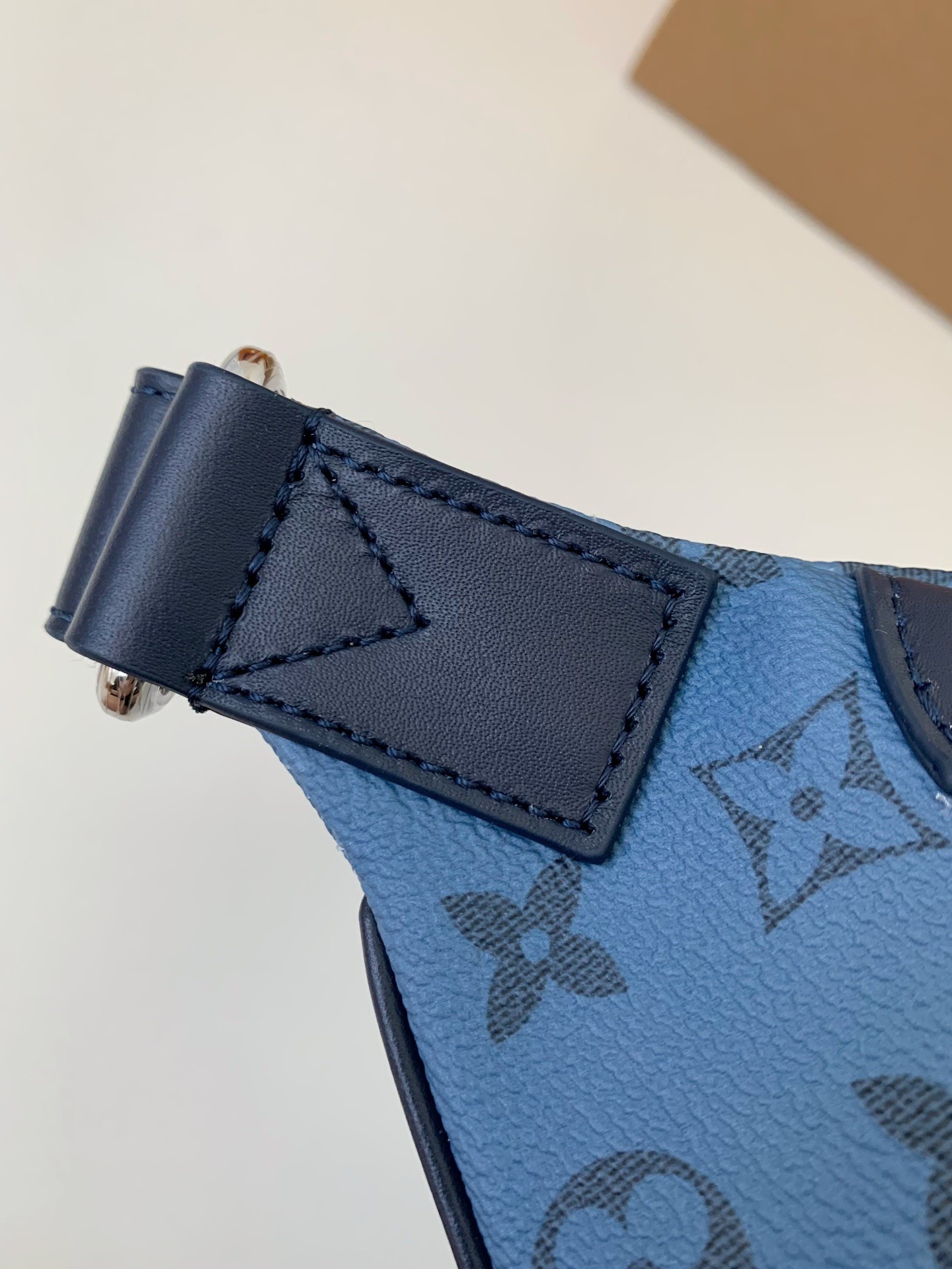Louis Vuitton 2023 New DISCOVERY Droplet Blue Waistpack M22576