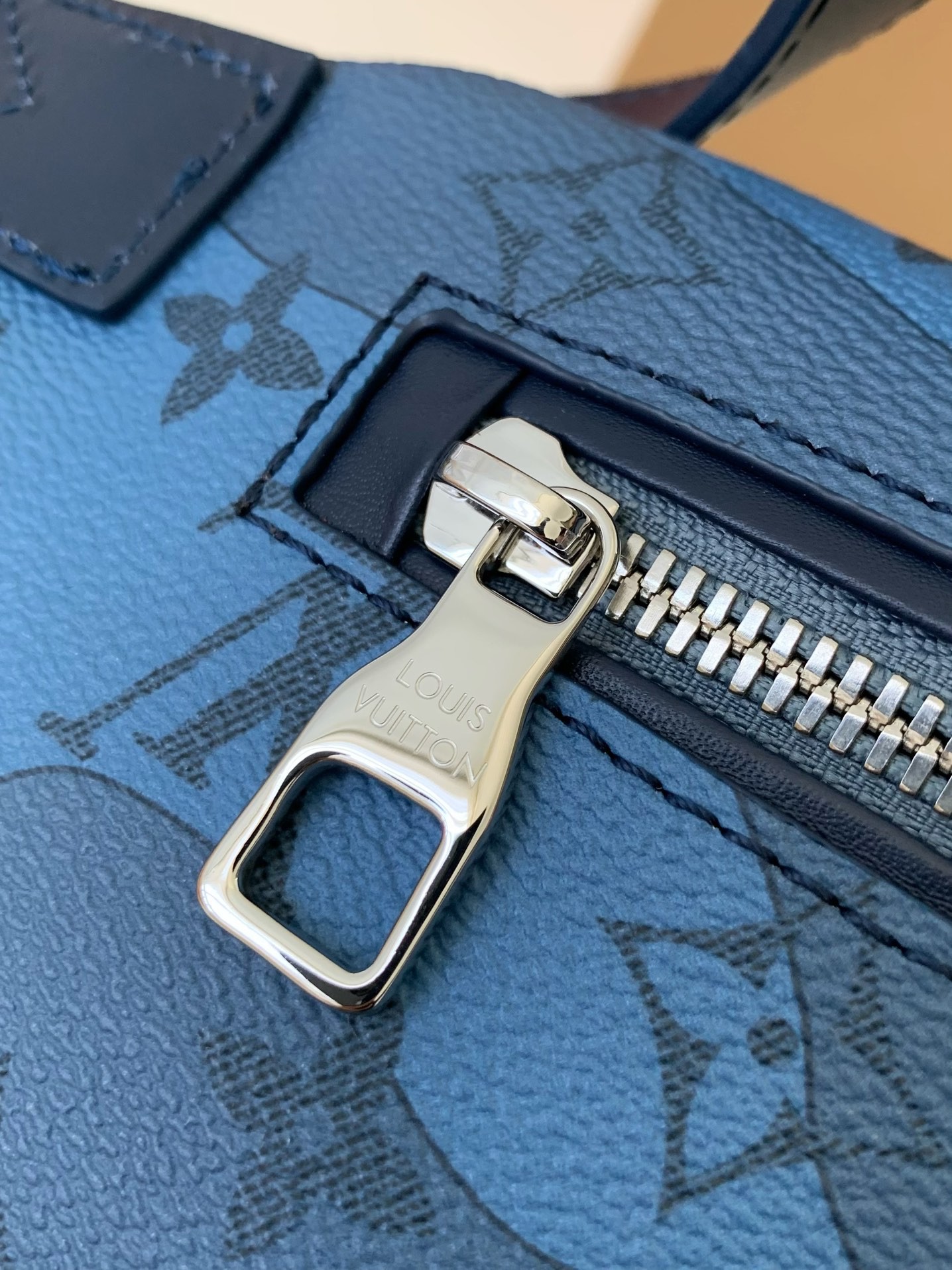 Louis Vuitton 2023 New DISCOVERY Droplet Blue Waistpack M22576