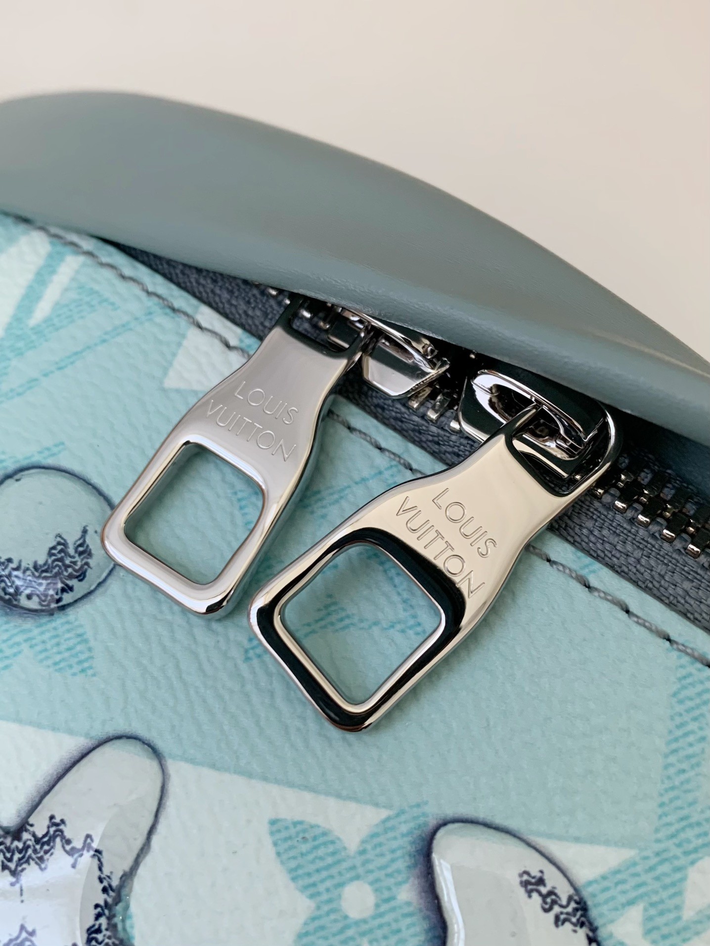 Louis Vuitton 2023 New DISCOVERY Water Drop Green Waistpack M22765