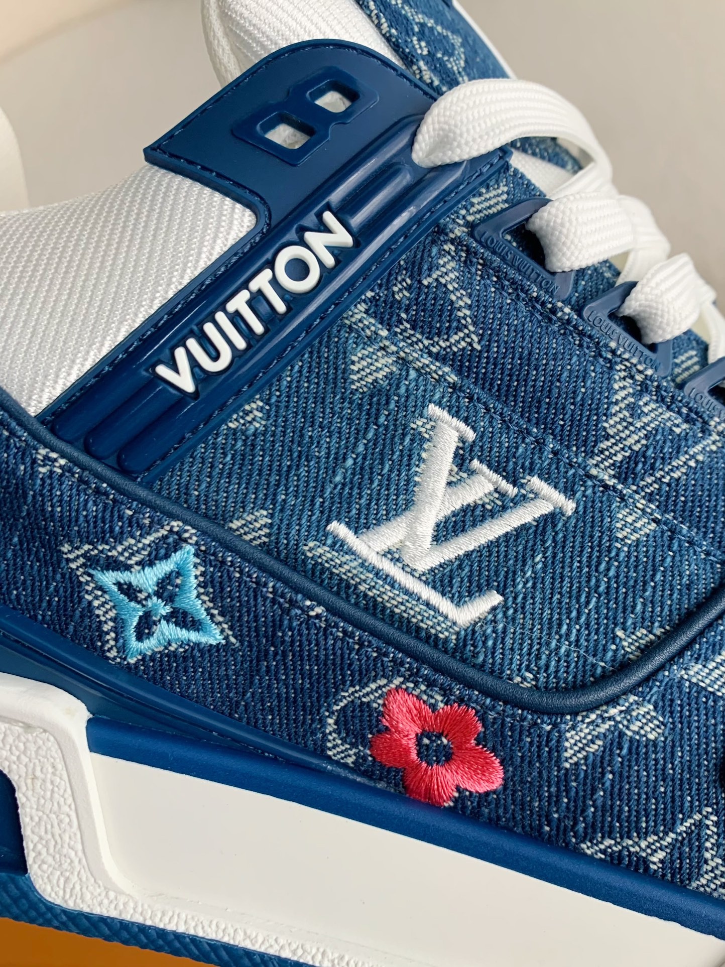 [#3239]LOUIS VUITTON TRAINER SNEAKERS