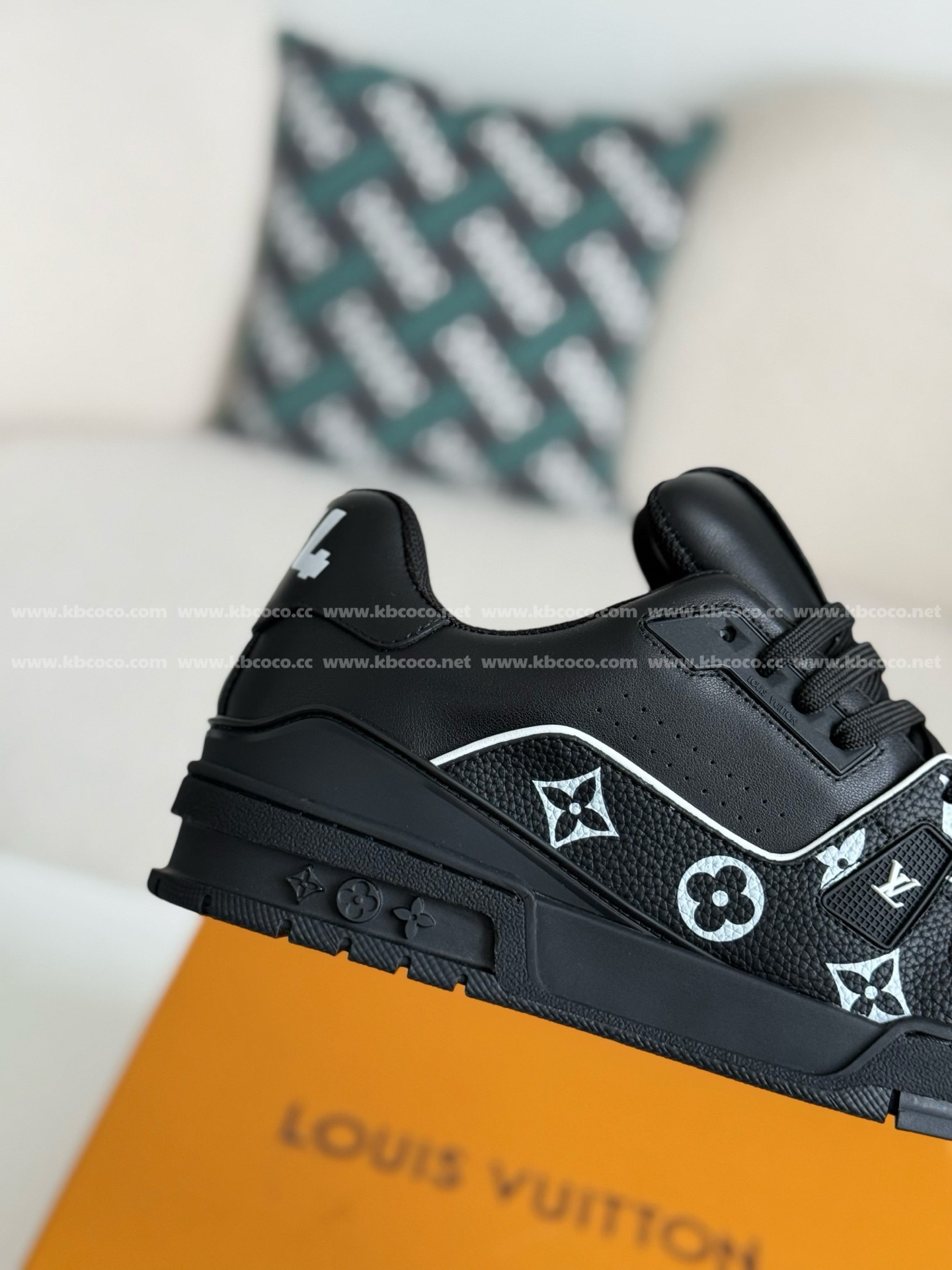 【#4639】 LOUIS VUITTON TRAINER SNEAKERS