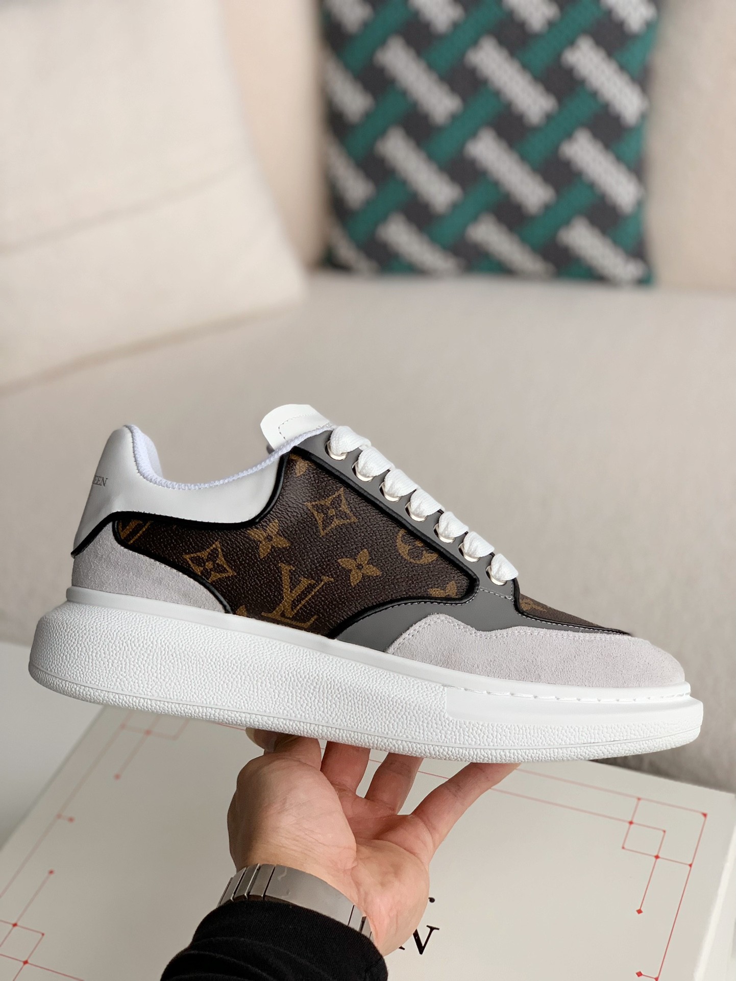 Alexander McQueen xLv versatile Sneakers