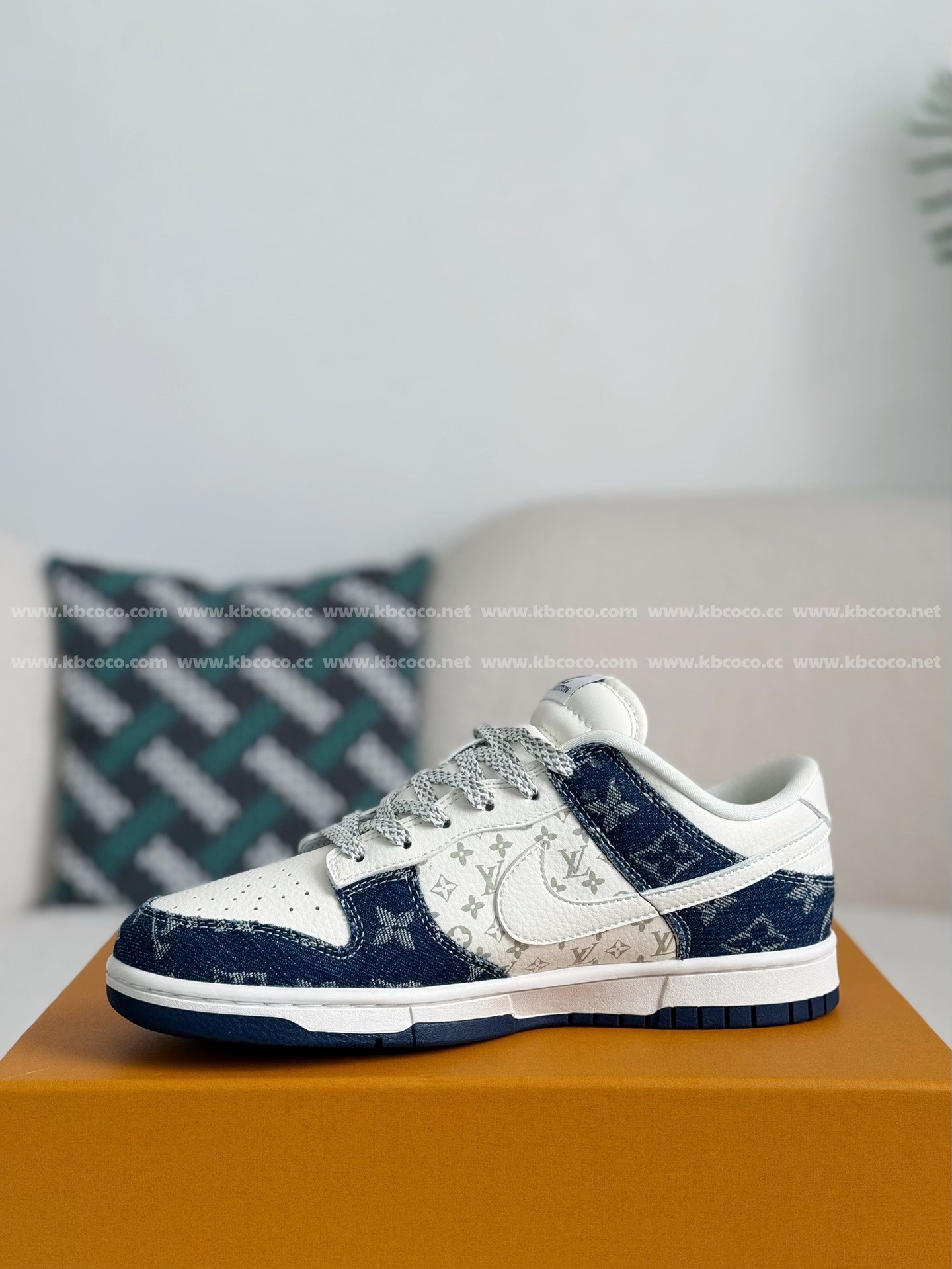 【#4326】 Louis Vuitton x Nike Dunk Cowboy low-top plank shoes