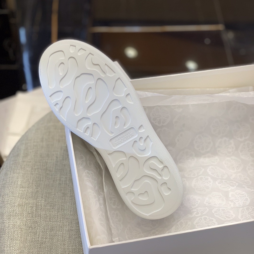 Alexander McQueen MQ Light gray velvet tail Sneakers