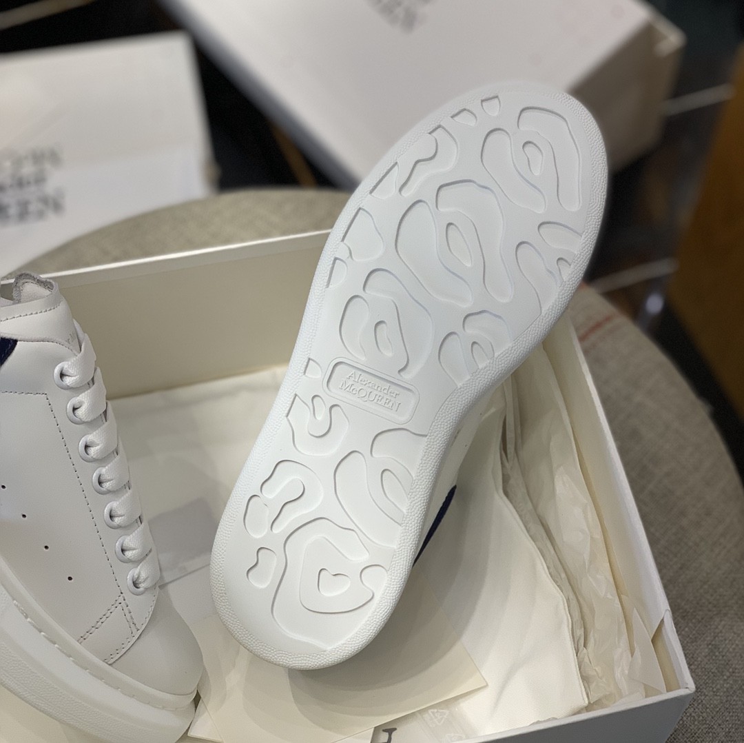 Alexander McQueen MO Dark blue velvet tail Sneakers