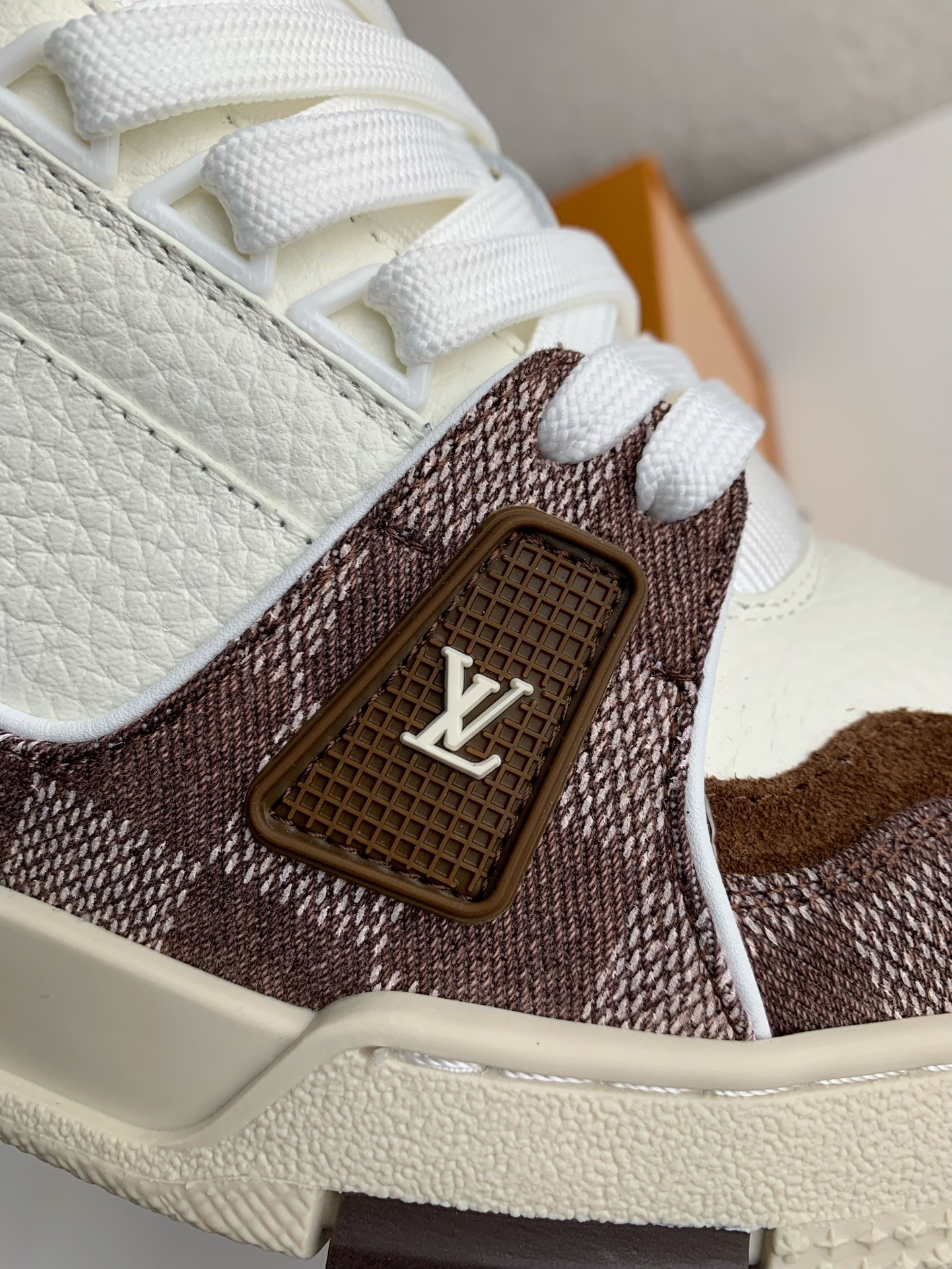 【#3135】LOUIS VUITTON TRAINER SNEAKERS