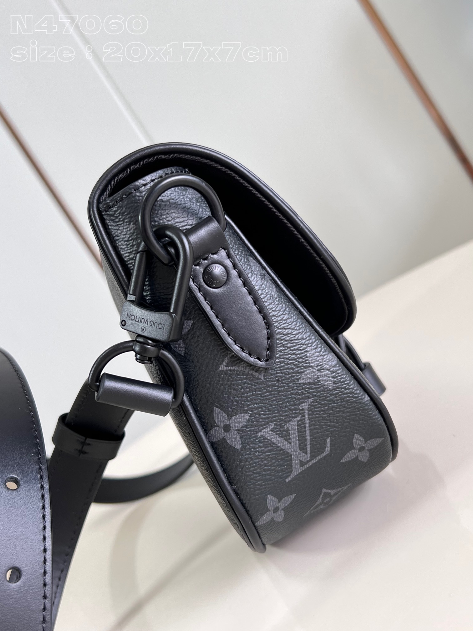 Louis Vuitton Montsouris Messenger PM N47060，Top quality