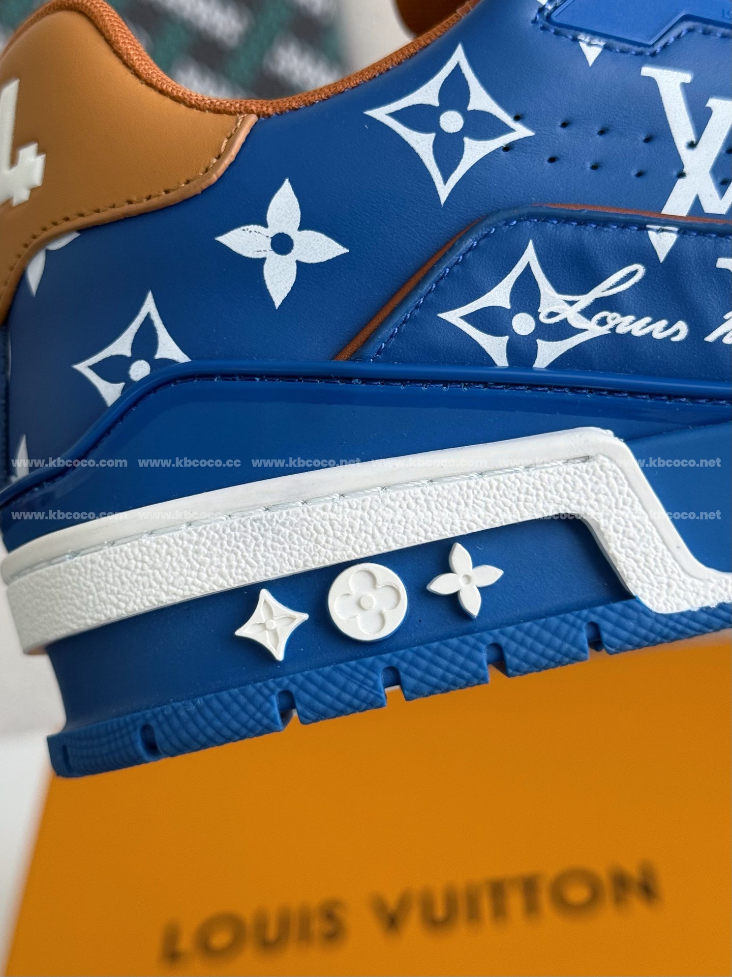 【#4033】 LOUIS VUITTON TRAINER SNEAKERS