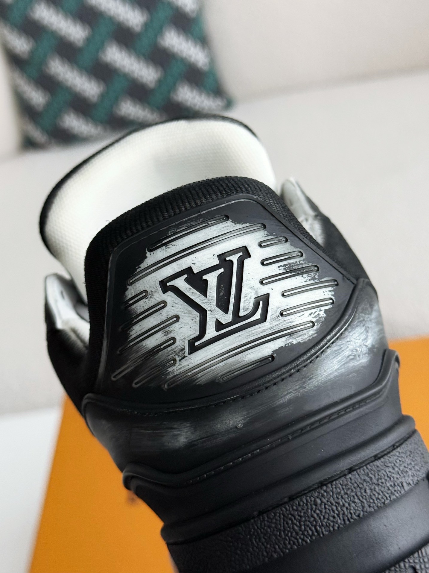 [#3894]LOUIS VUITTON TRAINER SNEAKERS