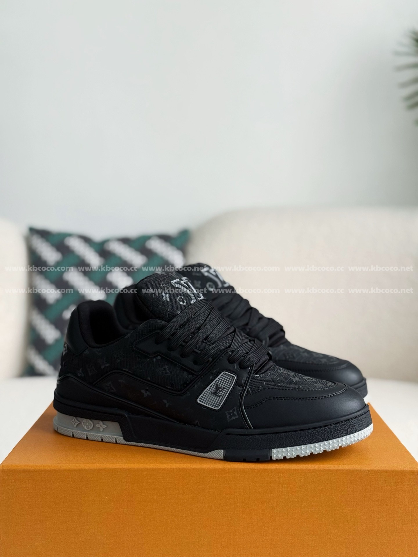【#5260】 LOUIS VUITTON TRAINER SNEAKERS