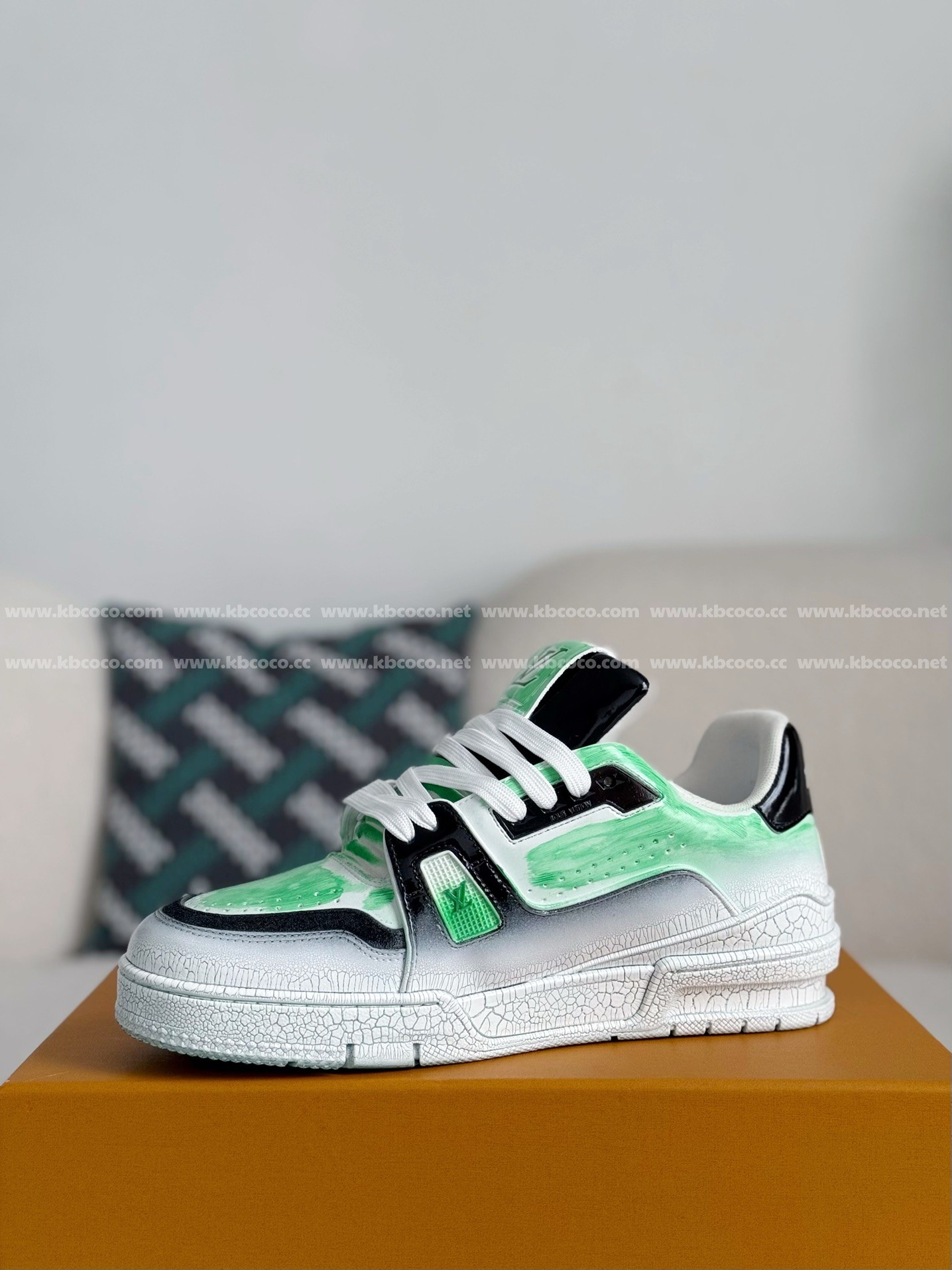 【#4489】 LOUIS VUITTON TRAINER SNEAKERS