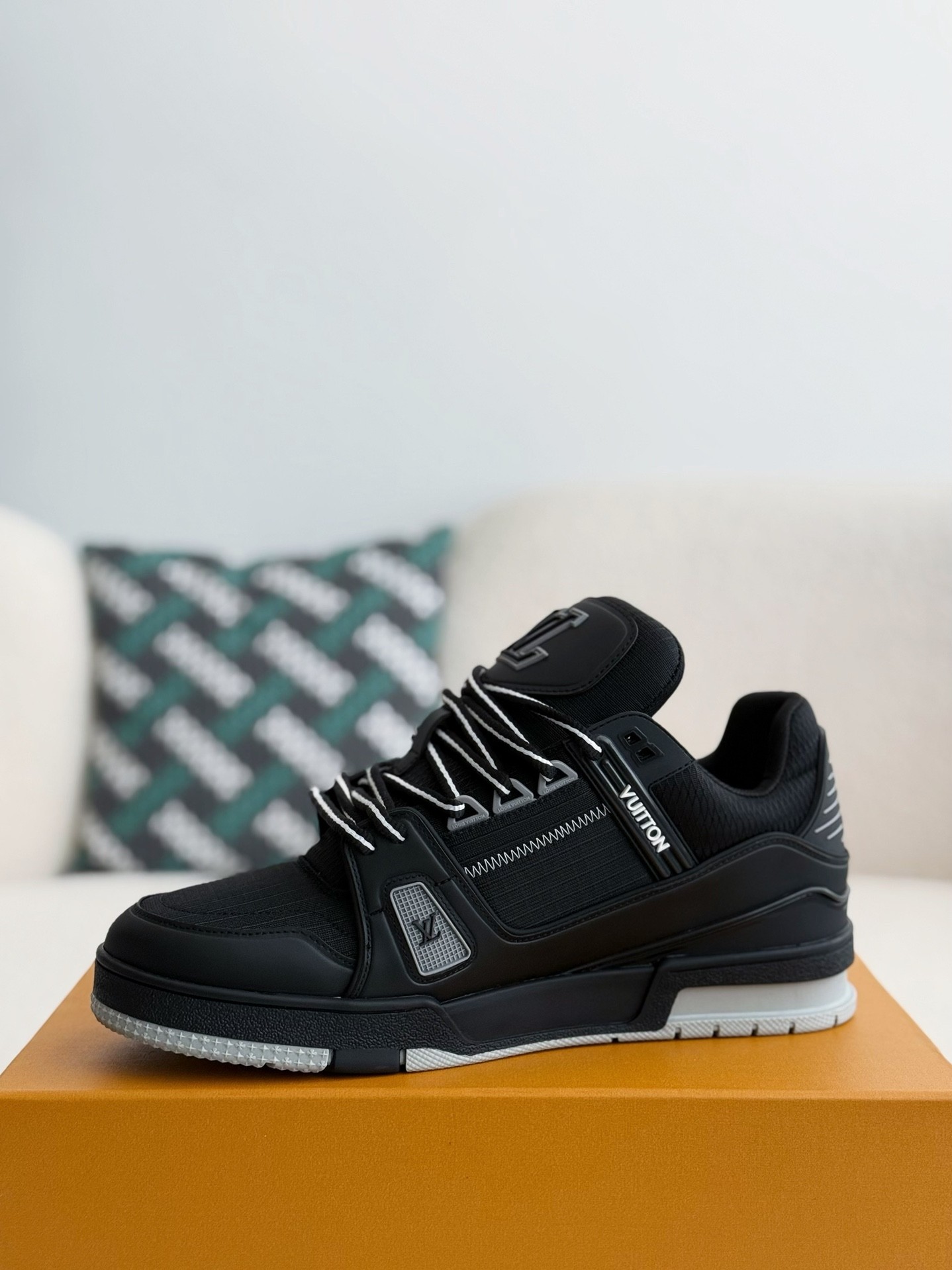 [#3905] LOUIS VUITTON TRAINER SNEAKERS