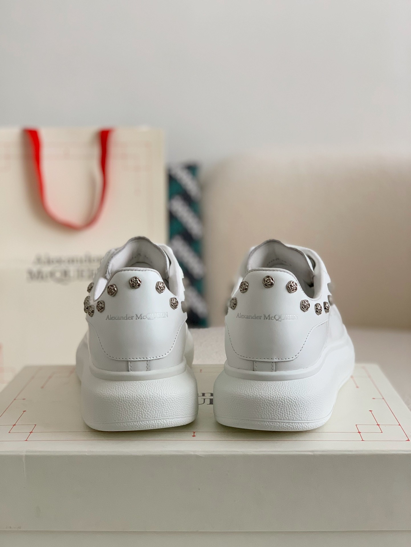 Alexander McQueen MQ White Rose nail tail Sneakers