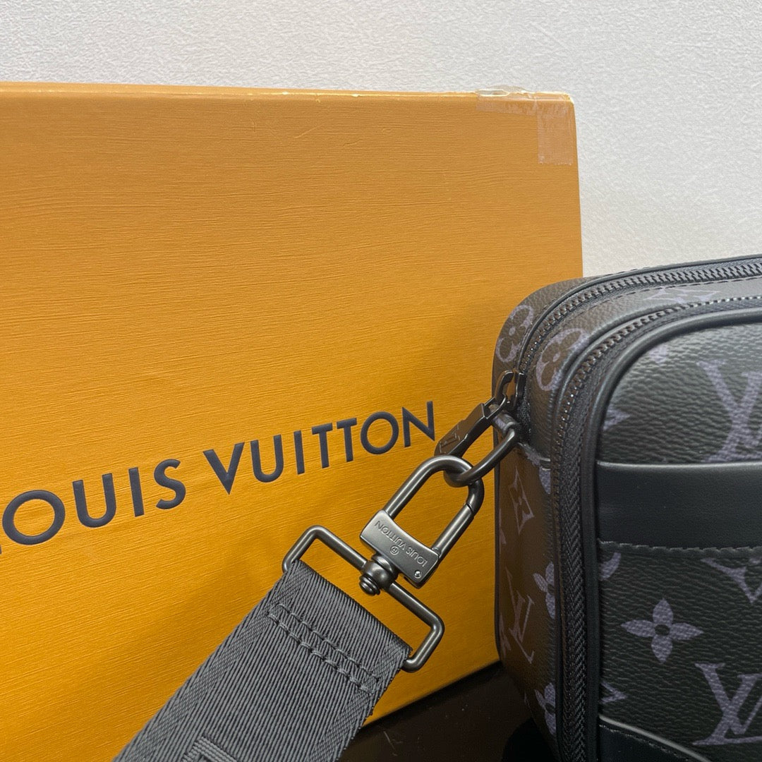 LOUIS VUITTON Alpha Crossbody bag/top quality M46955