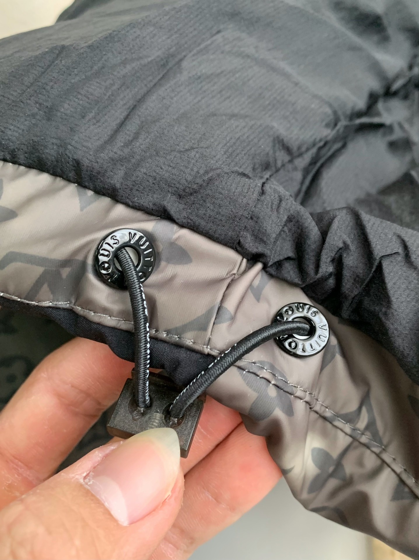 Louis Vuitton 24s warm color changingfabric men's down jacket