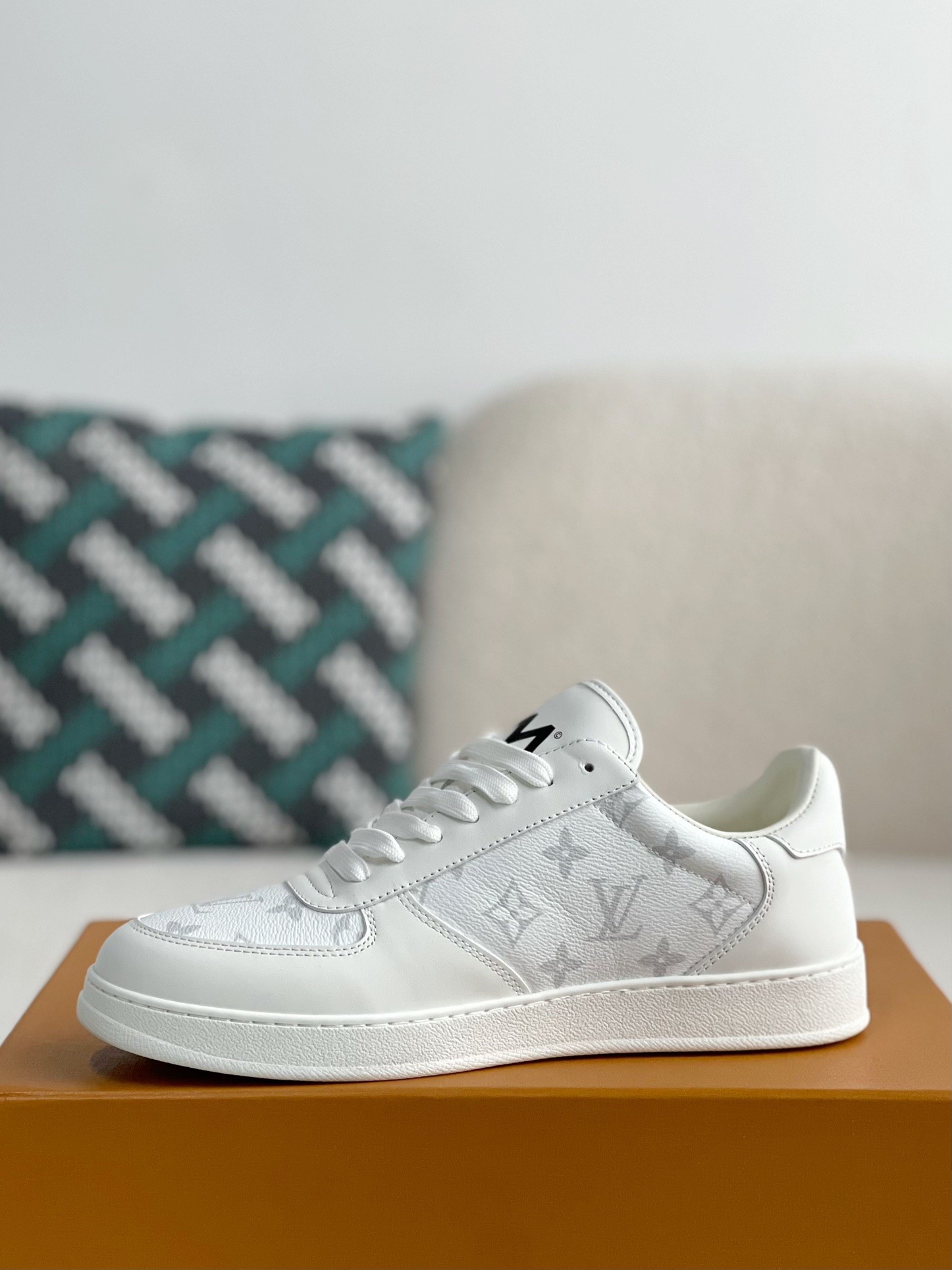 LOUIS VUITTON RIVOLI SNEAKERS