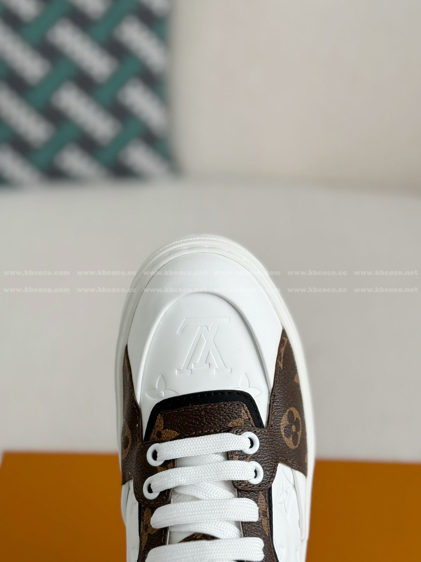 【#5909】 LOUIS VUITTON TIME OUT SNEAKERS