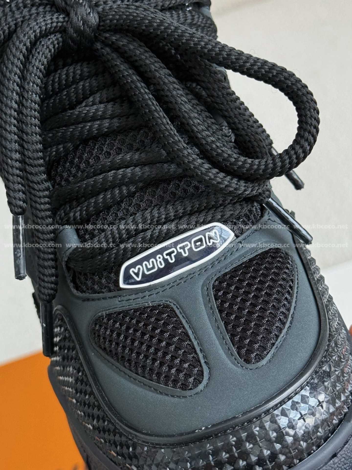 【#4637】 LOUIS VUITTON RUNNER TATIC SNEAKERS