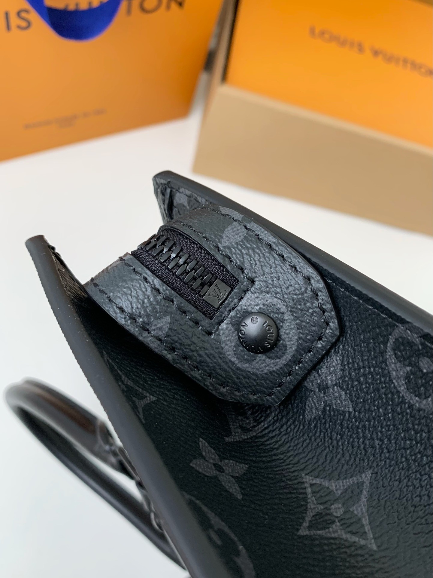 Louis Vuitton's new Sac Plat HorizontalZippé men's black flower briefcase M45165