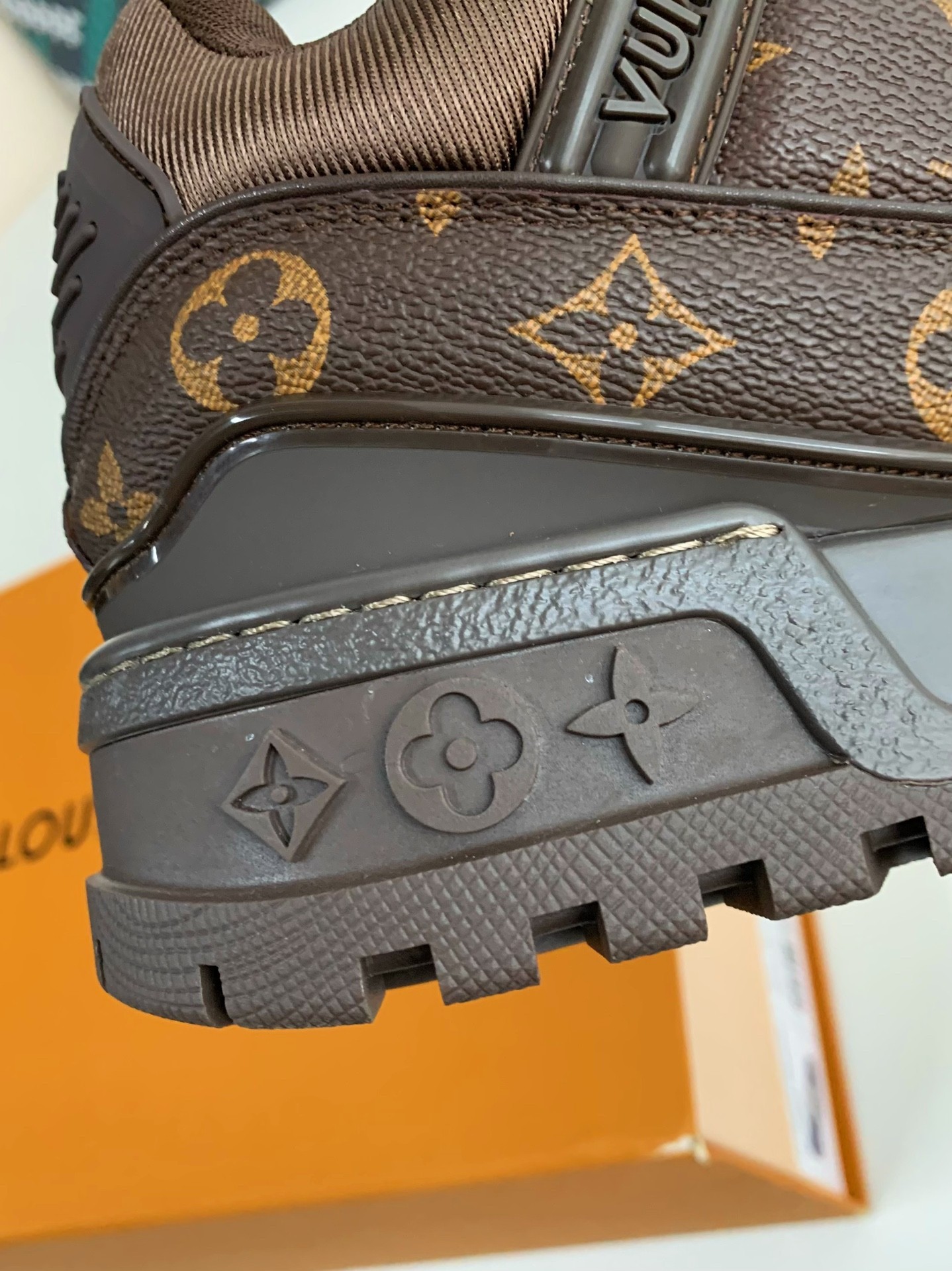 [#3340]LOUIS VUITTON TRAINER SNEAKERS