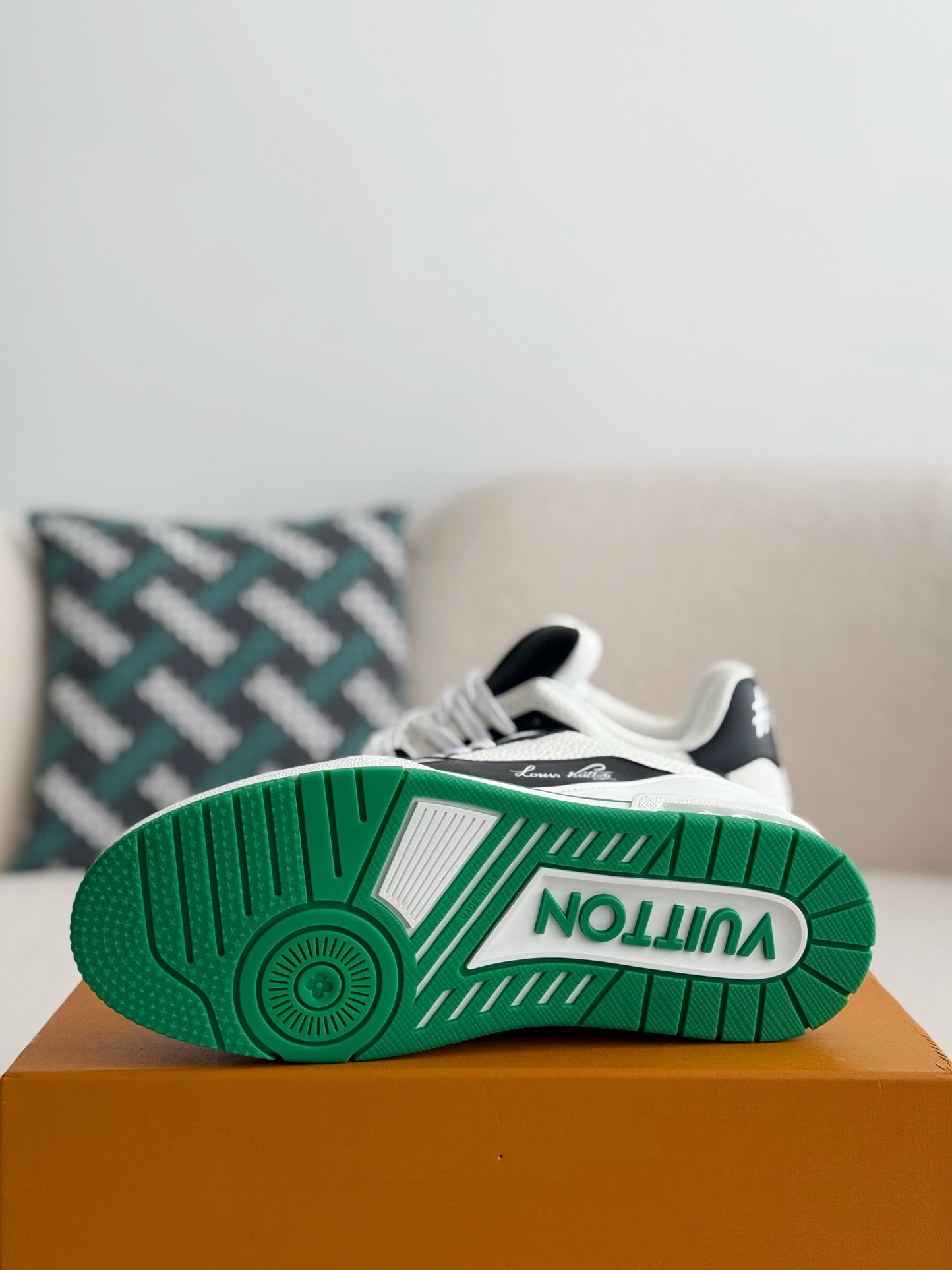 [#3722」 LOUIS VUITTON TRAINER SNEAKERS