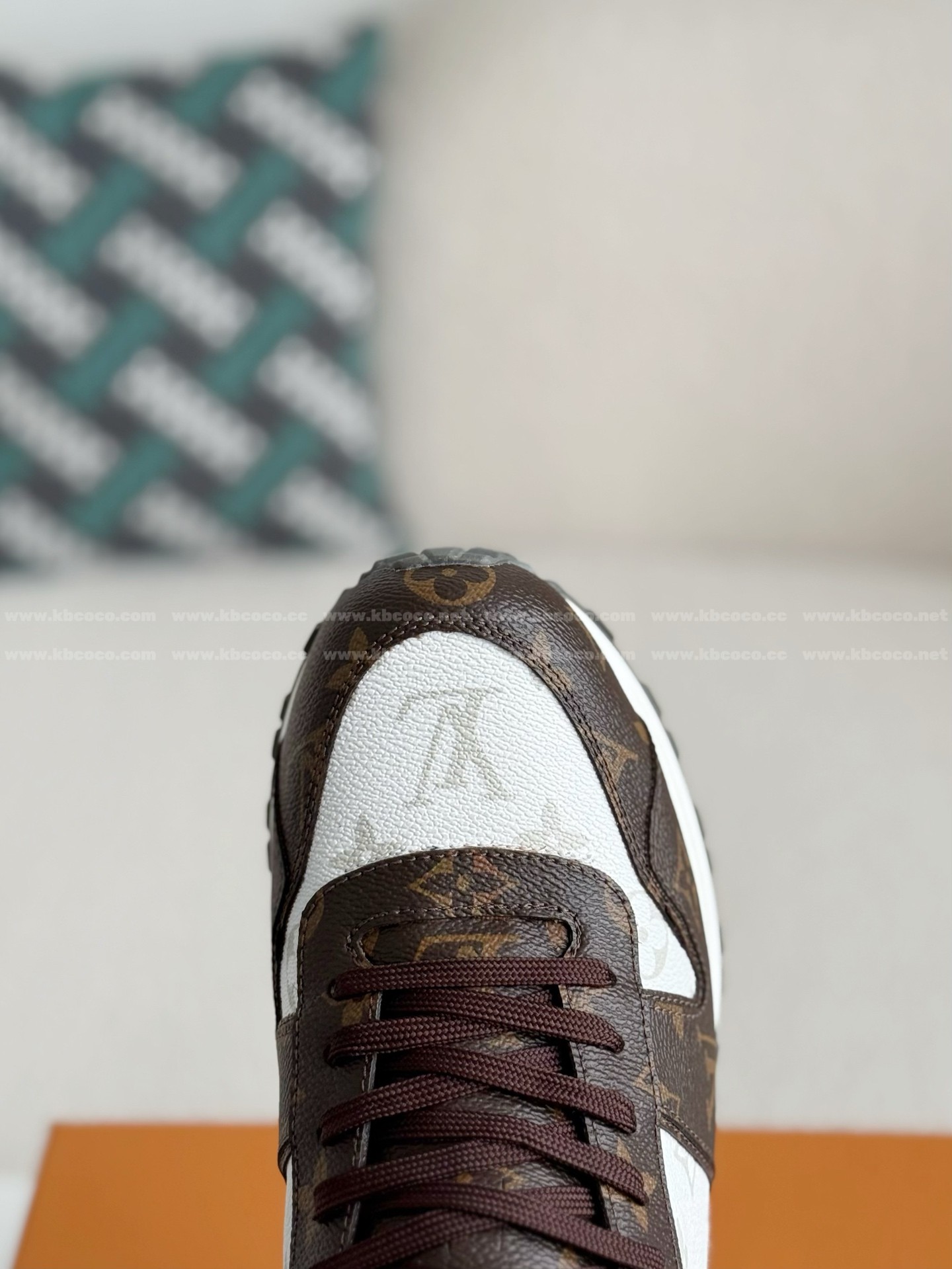【#5693】 LOUIS VUITTON RUN AWAYCASUAL SHOES