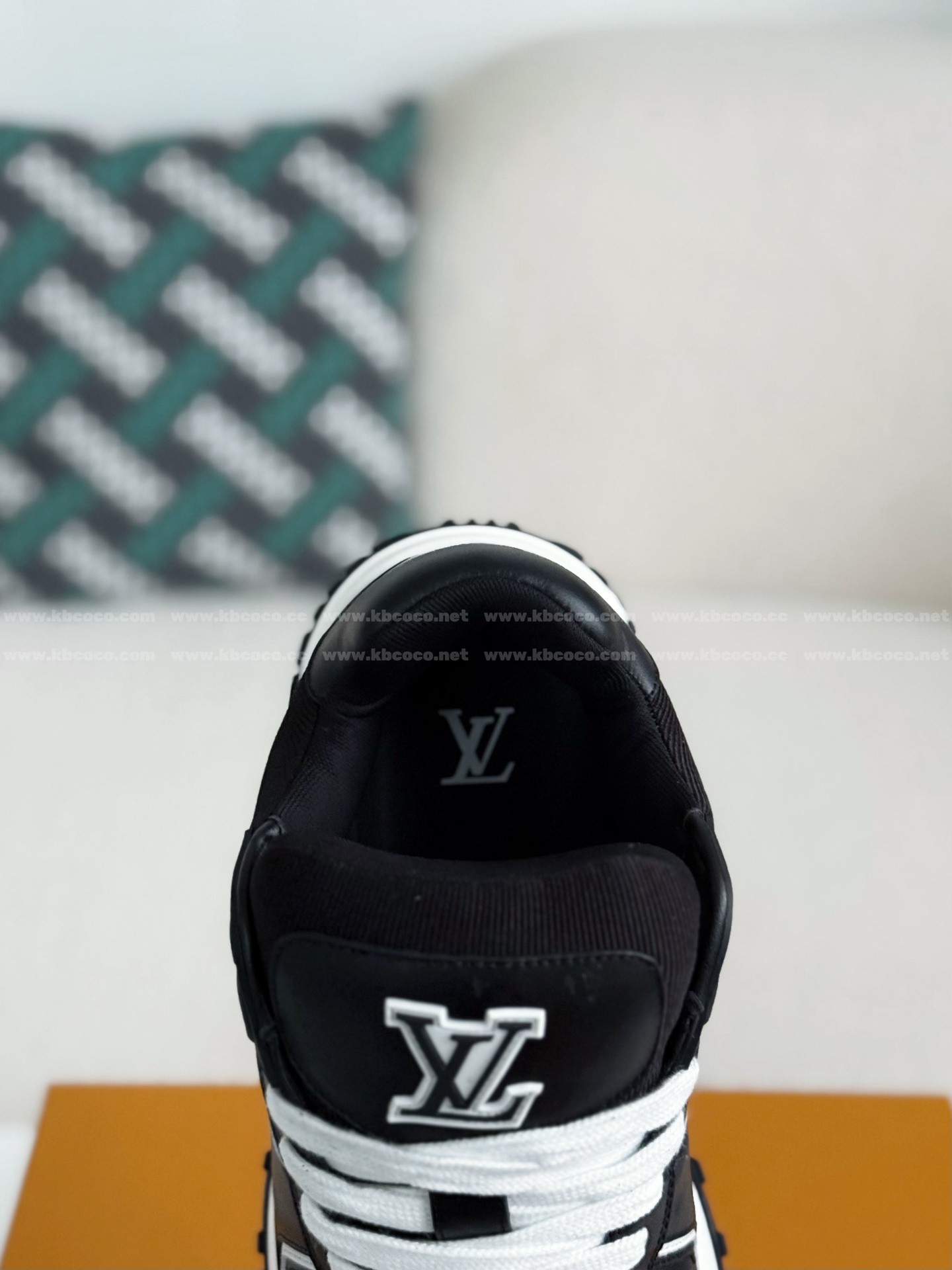 【#5676】LOUIS VUITTON RUN AWAYCASUAL SHOES