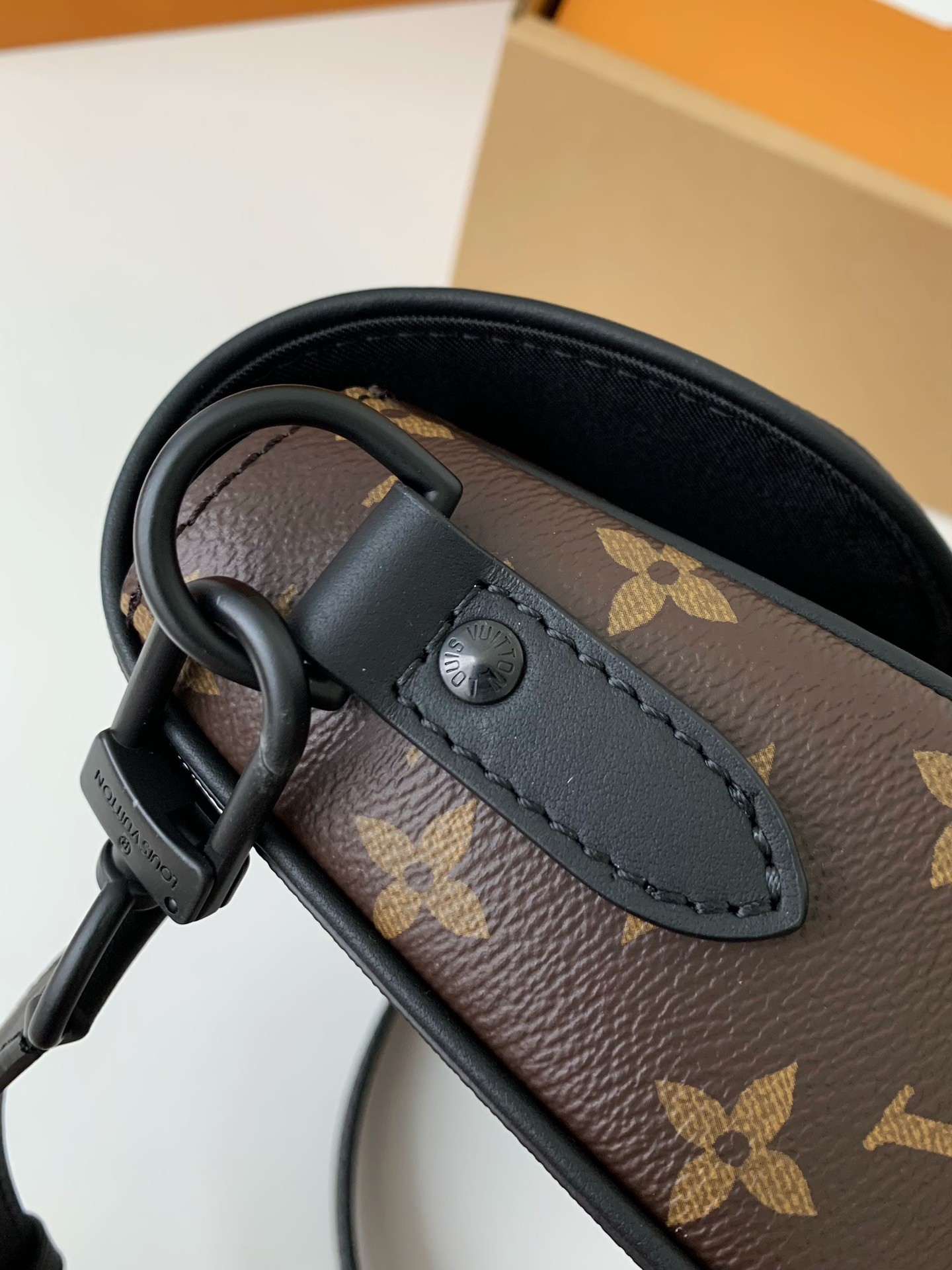 Louis Vuitton New season Montsouris Small Messenger Bag M47060