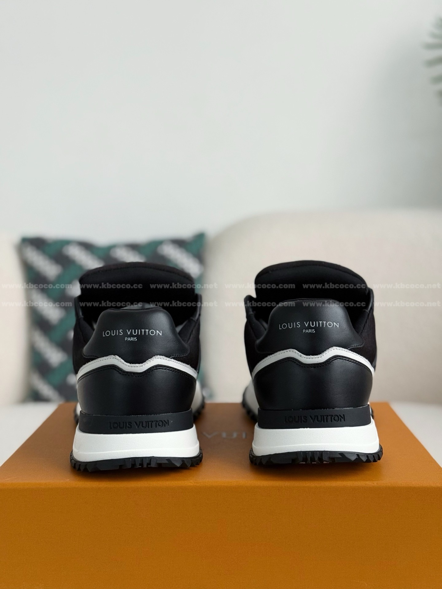 【#5676】LOUIS VUITTON RUN AWAYCASUAL SHOES